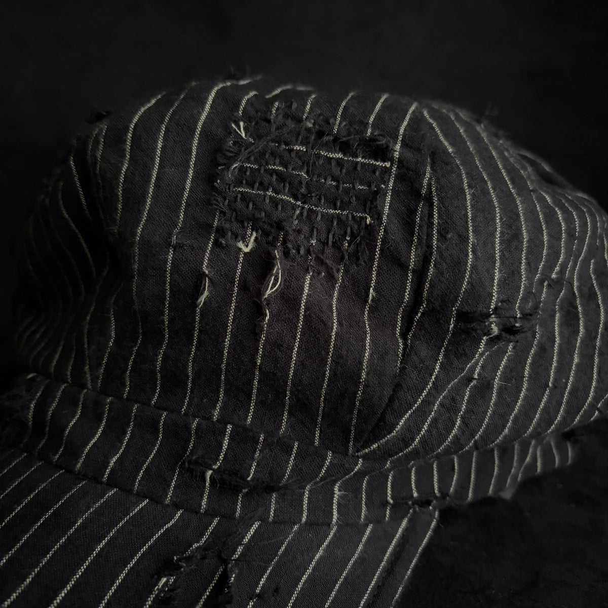 Yarn-dyed stripe damage casquette