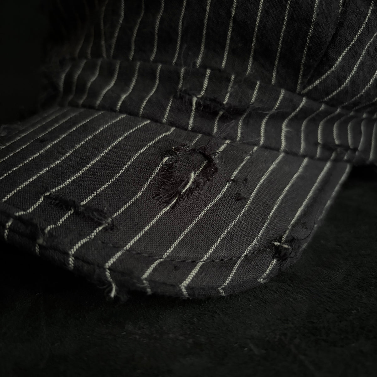 Yarn-dyed stripe damage casquette