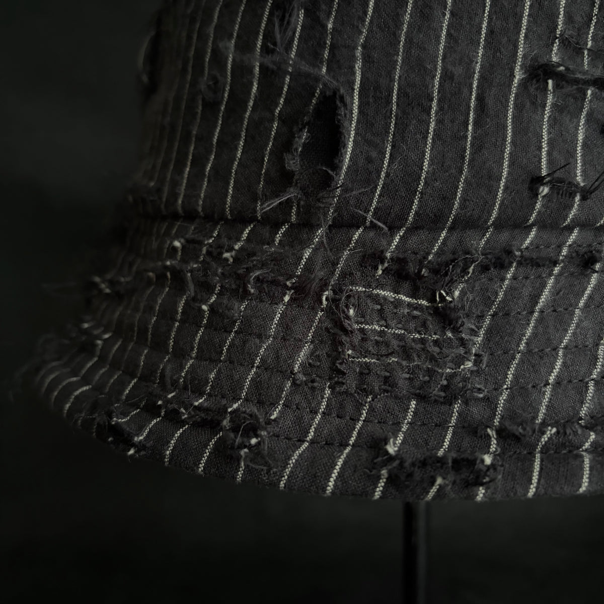 Yarn-dyed stripe damage bucket hat