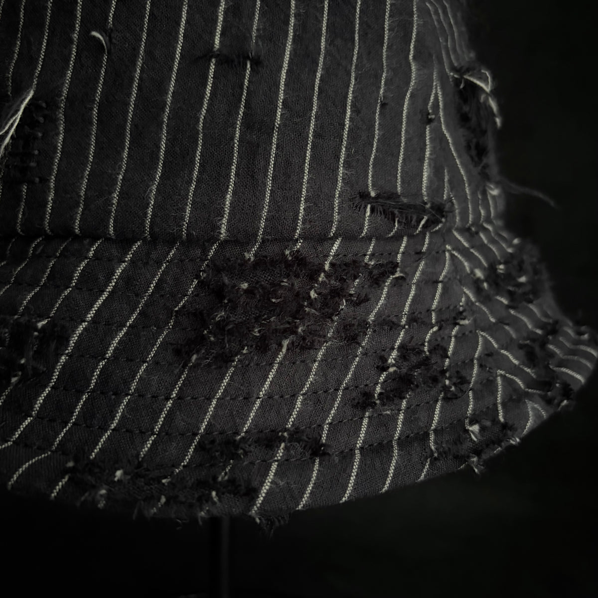Yarn-dyed stripe damage bucket hat