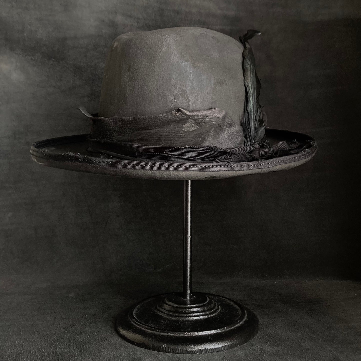 Charcoal crow stand western hat