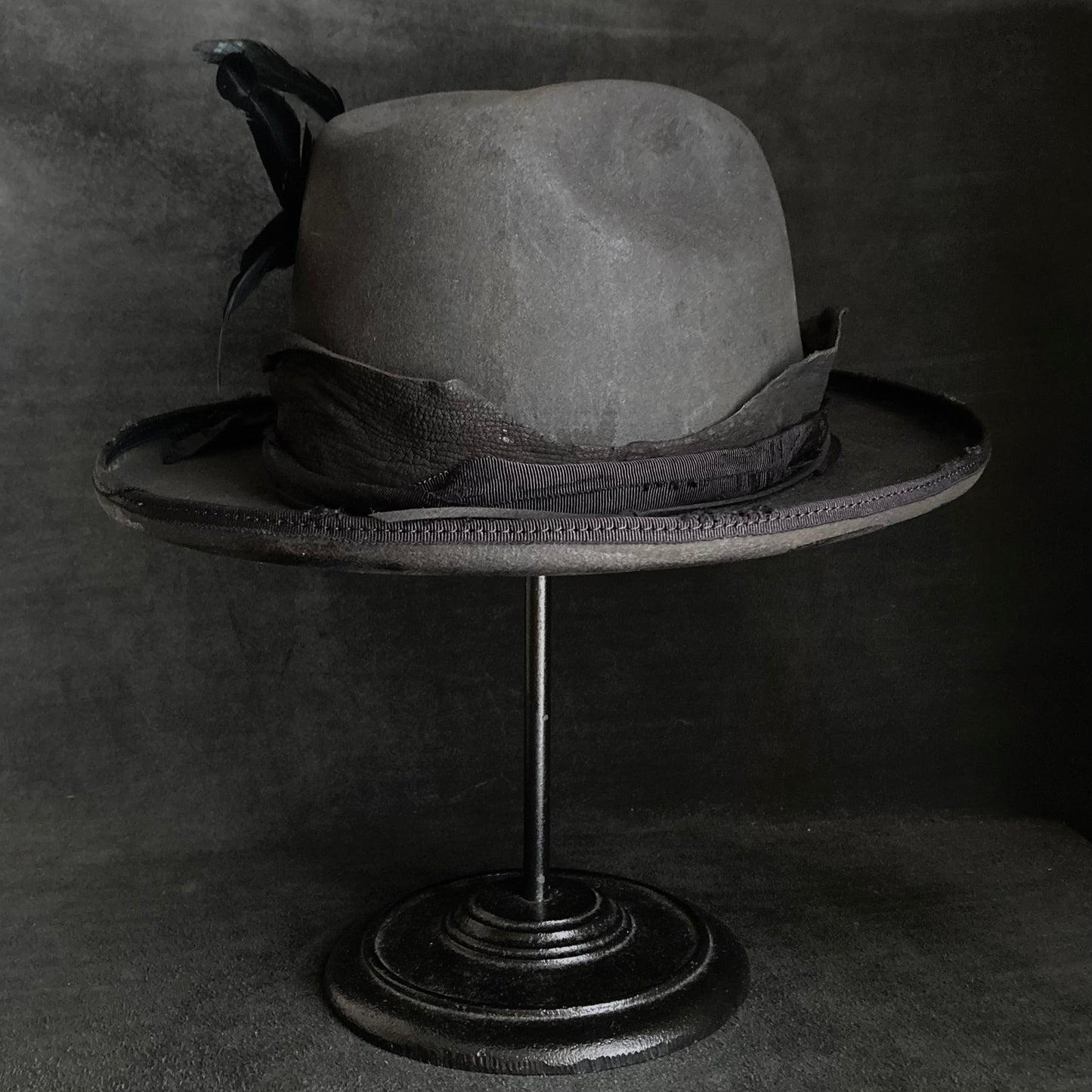 Charcoal crow stand western hat