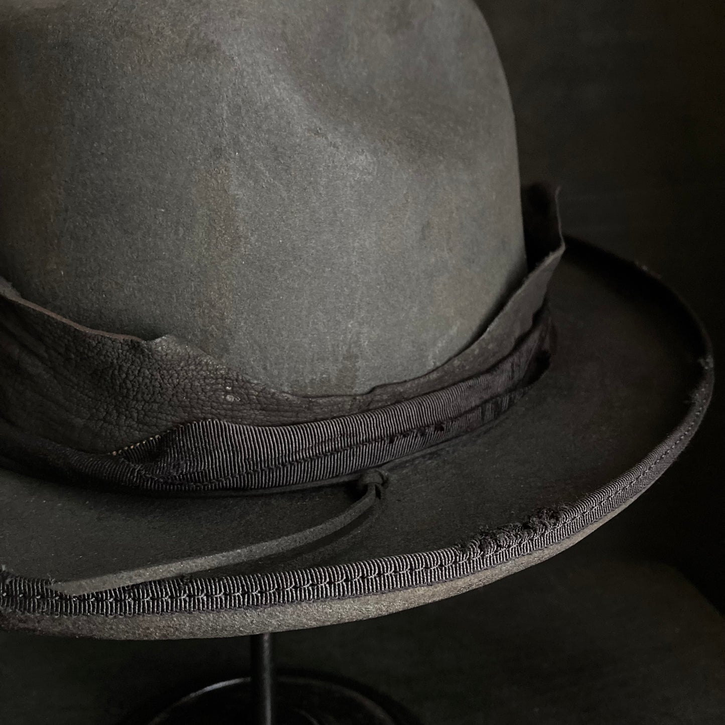 Charcoal crow stand western hat