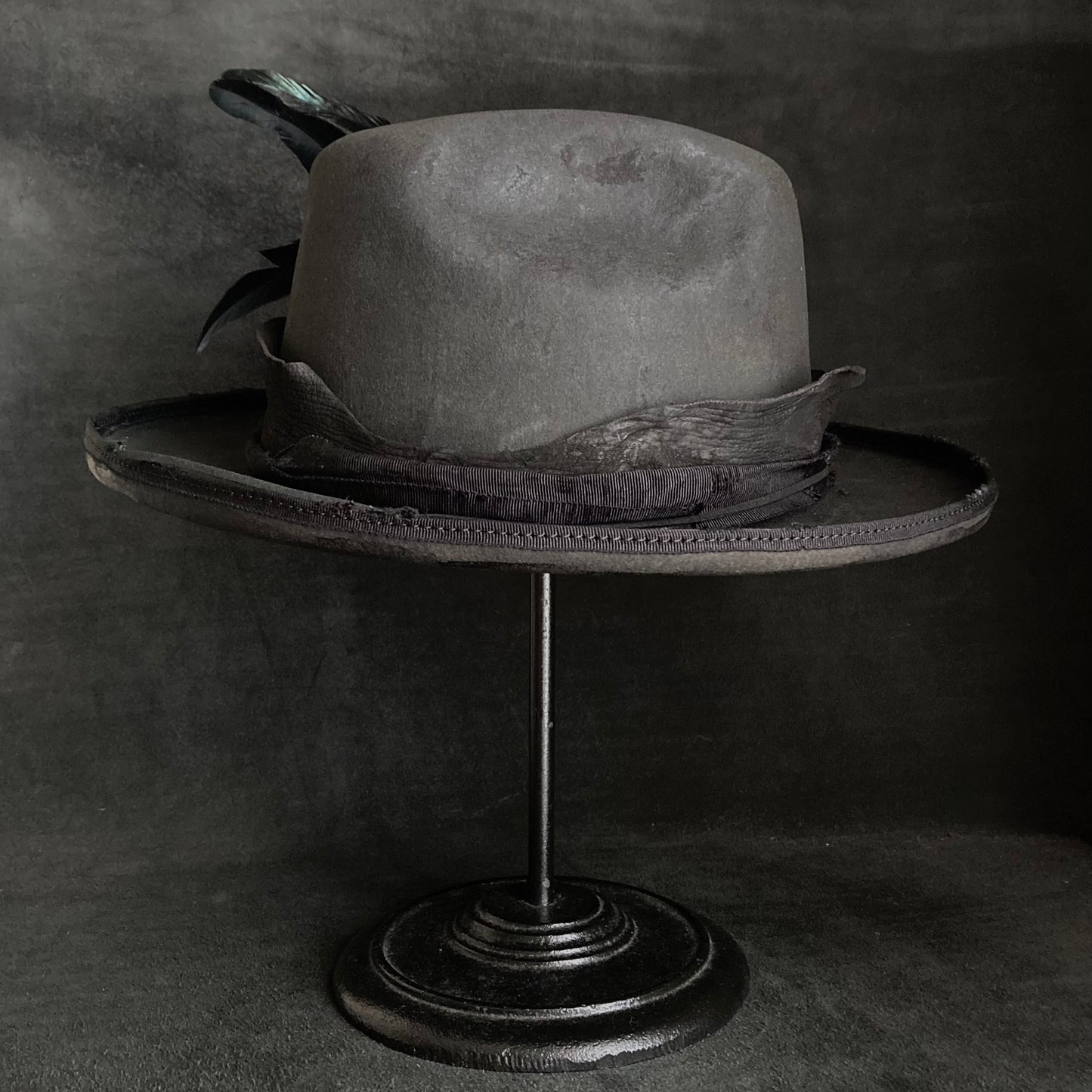 Charcoal crow stand western hat