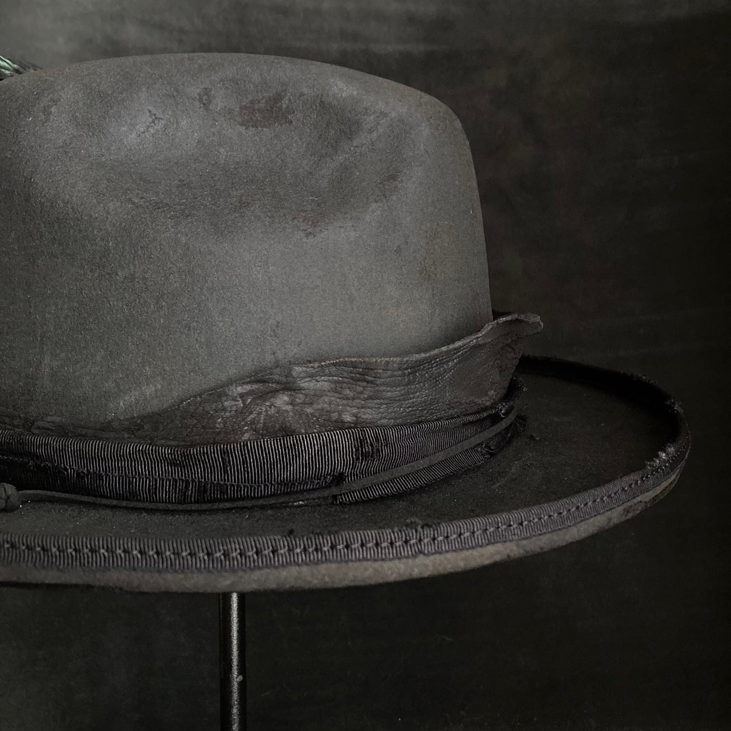 Charcoal crow stand western hat