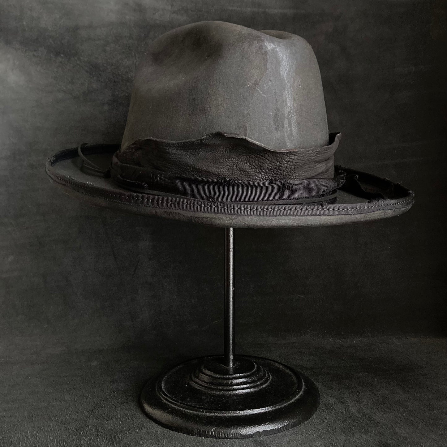 Charcoal crow stand western hat