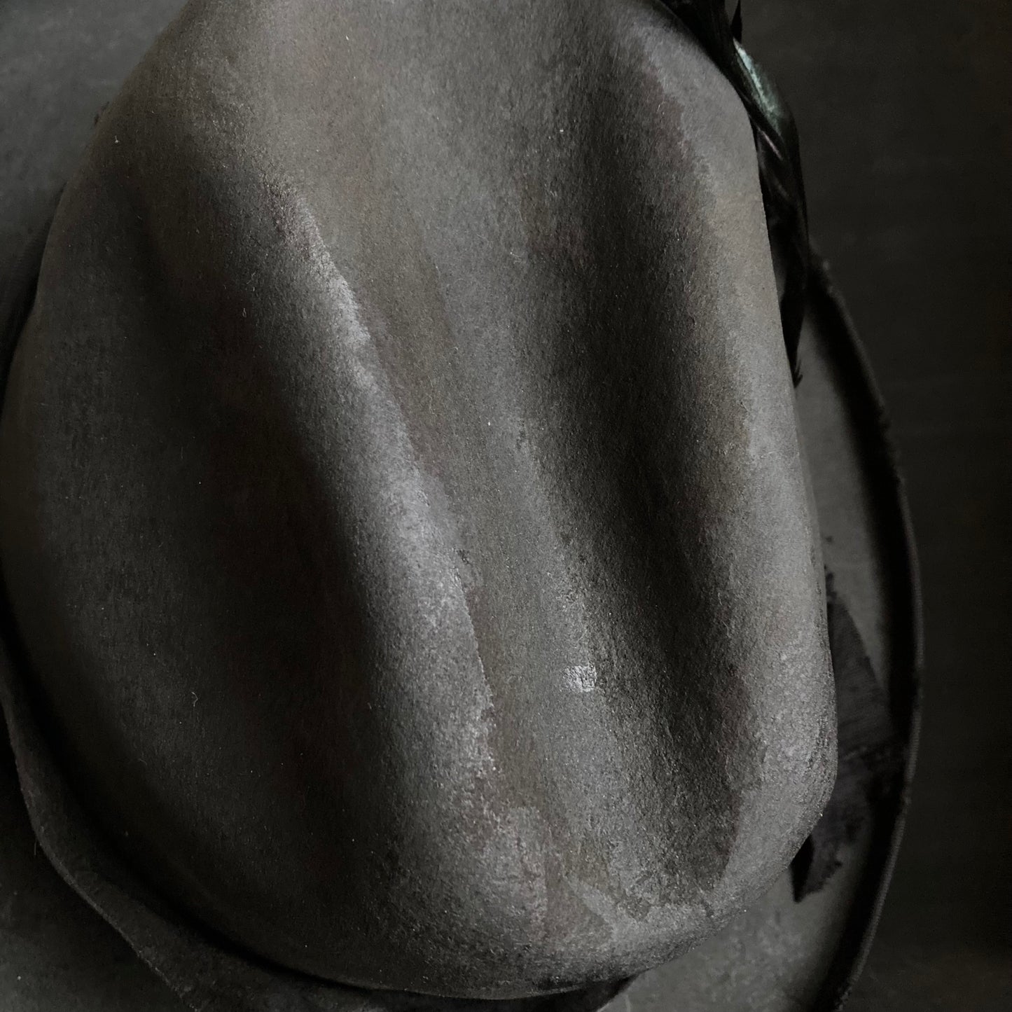 Charcoal crow stand western hat