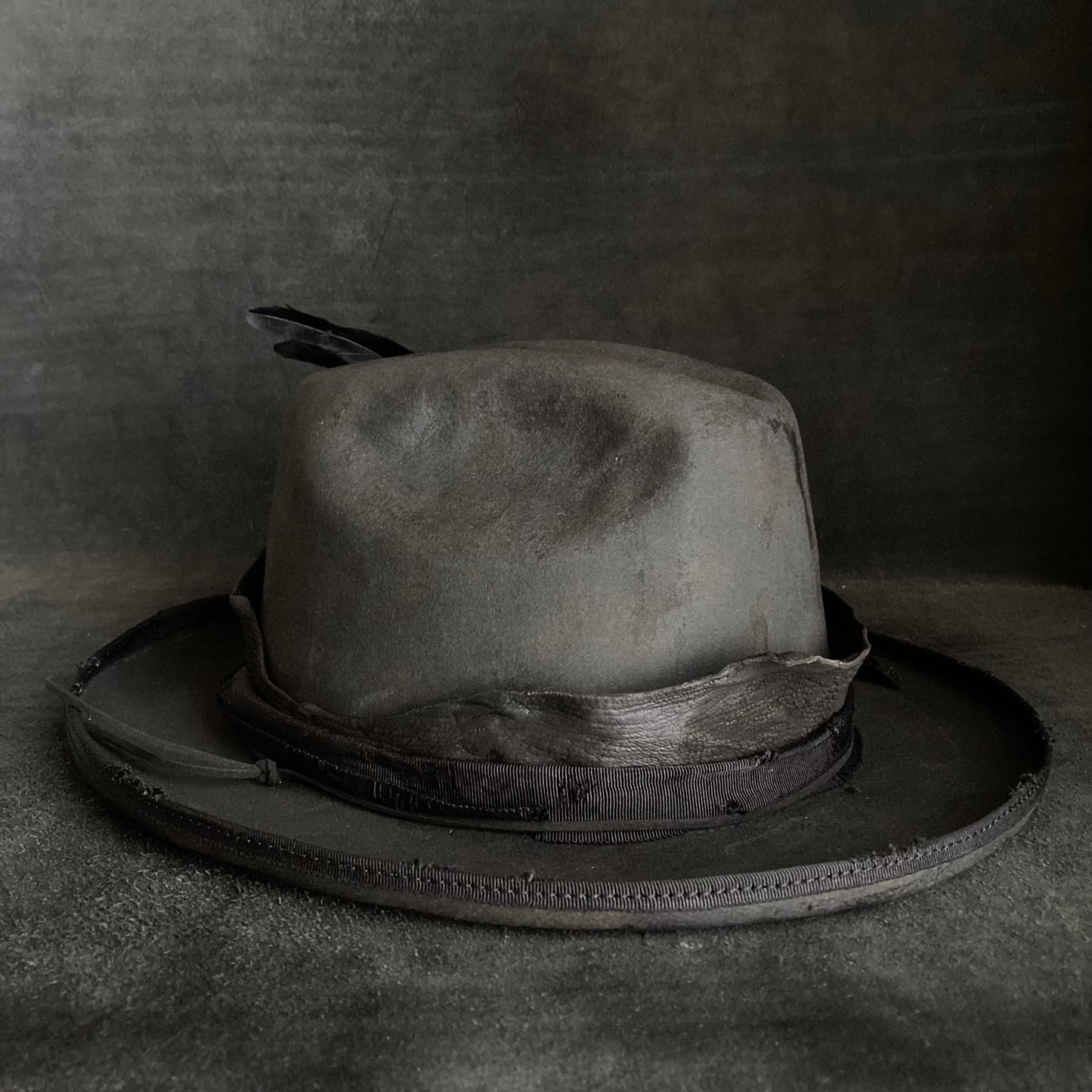 Charcoal crow stand western hat