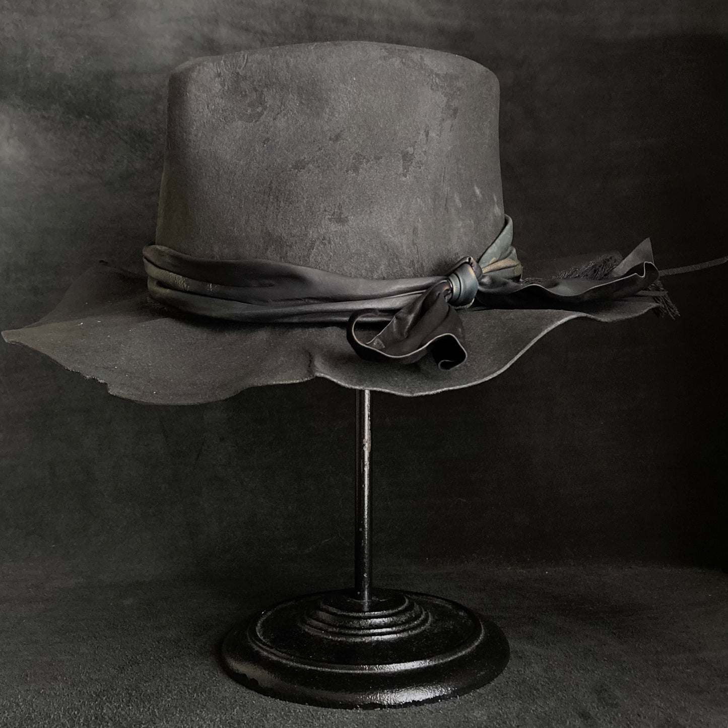 Charcoal mottled leather dull fedora hat