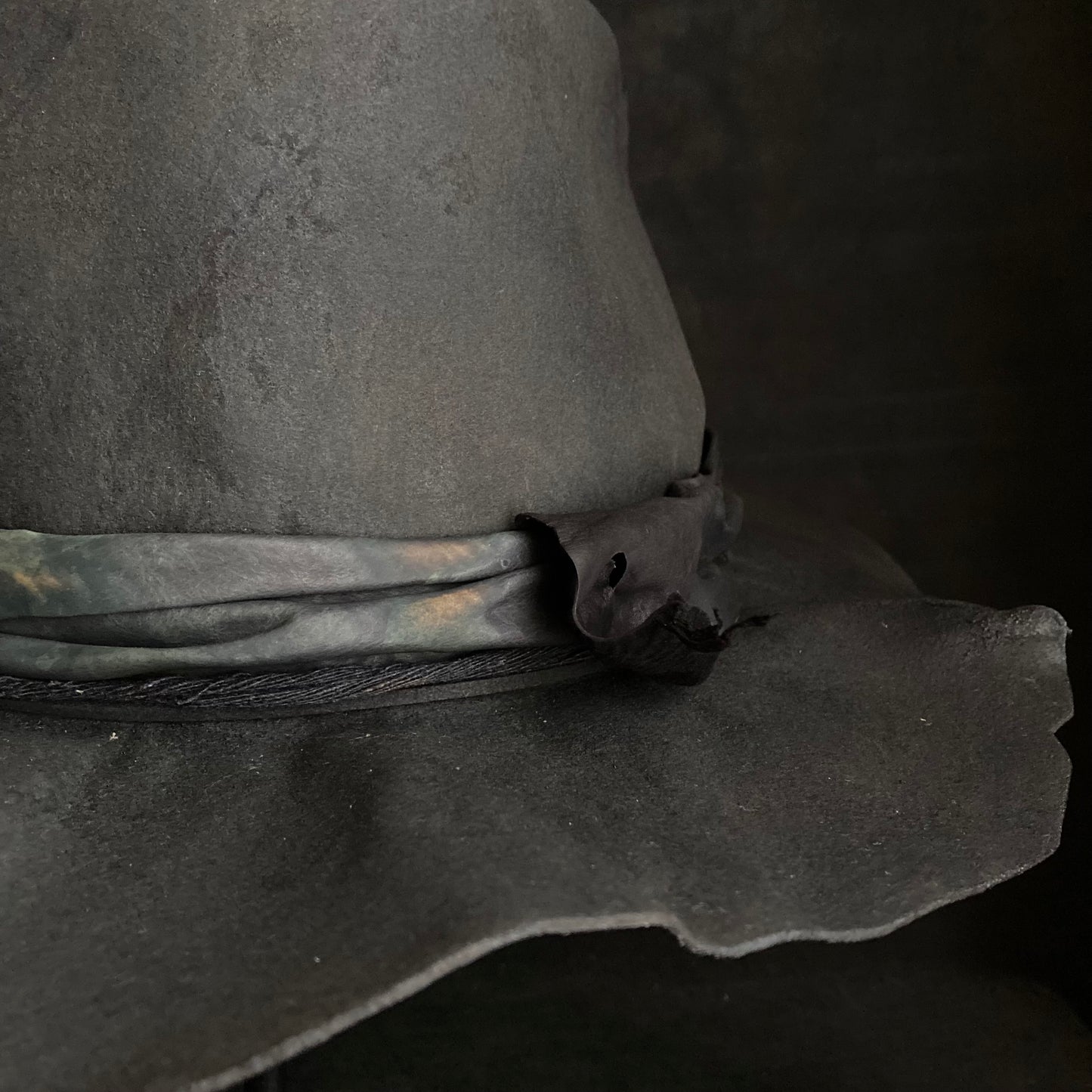 Charcoal mottled leather dull fedora hat
