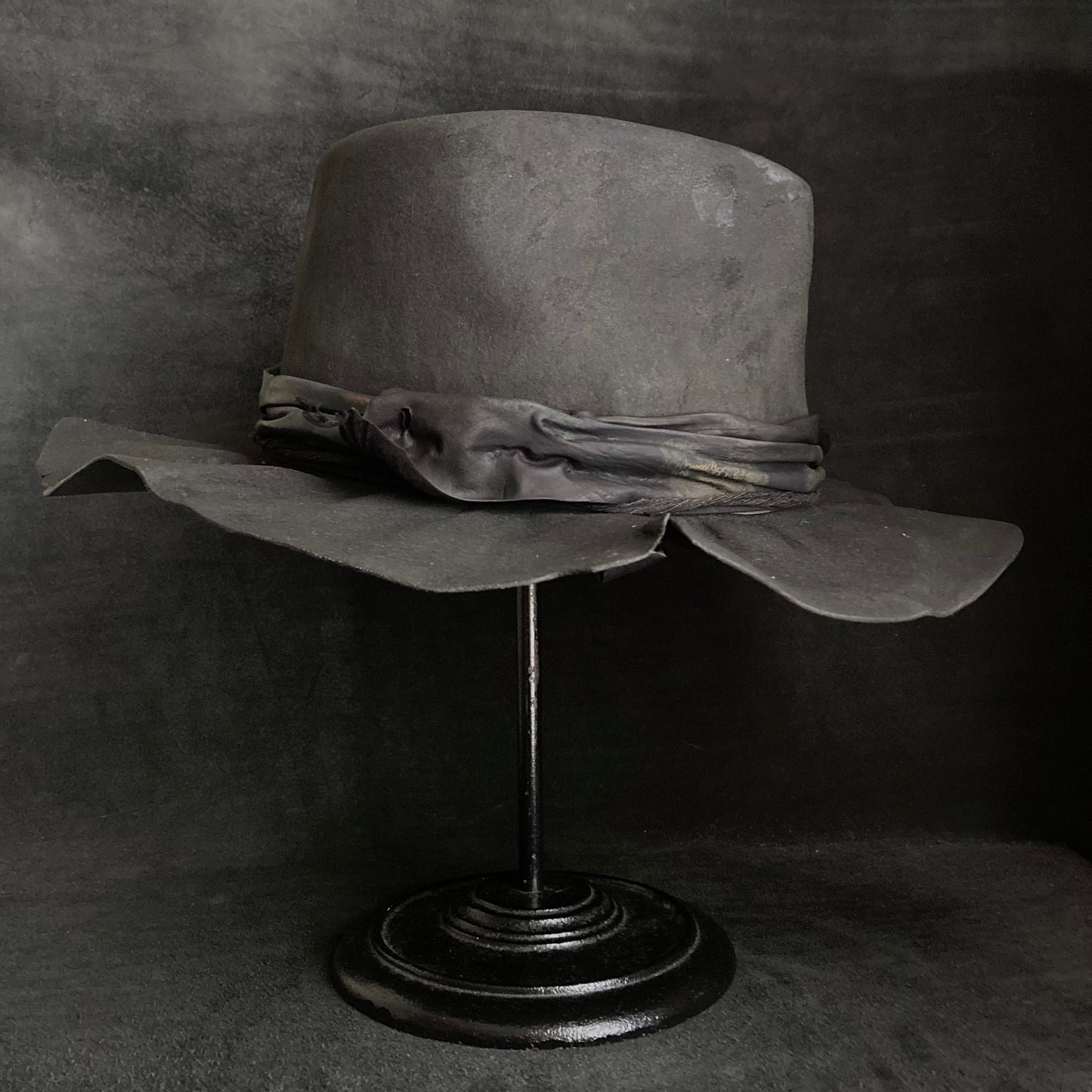 Charcoal mottled leather dull fedora hat