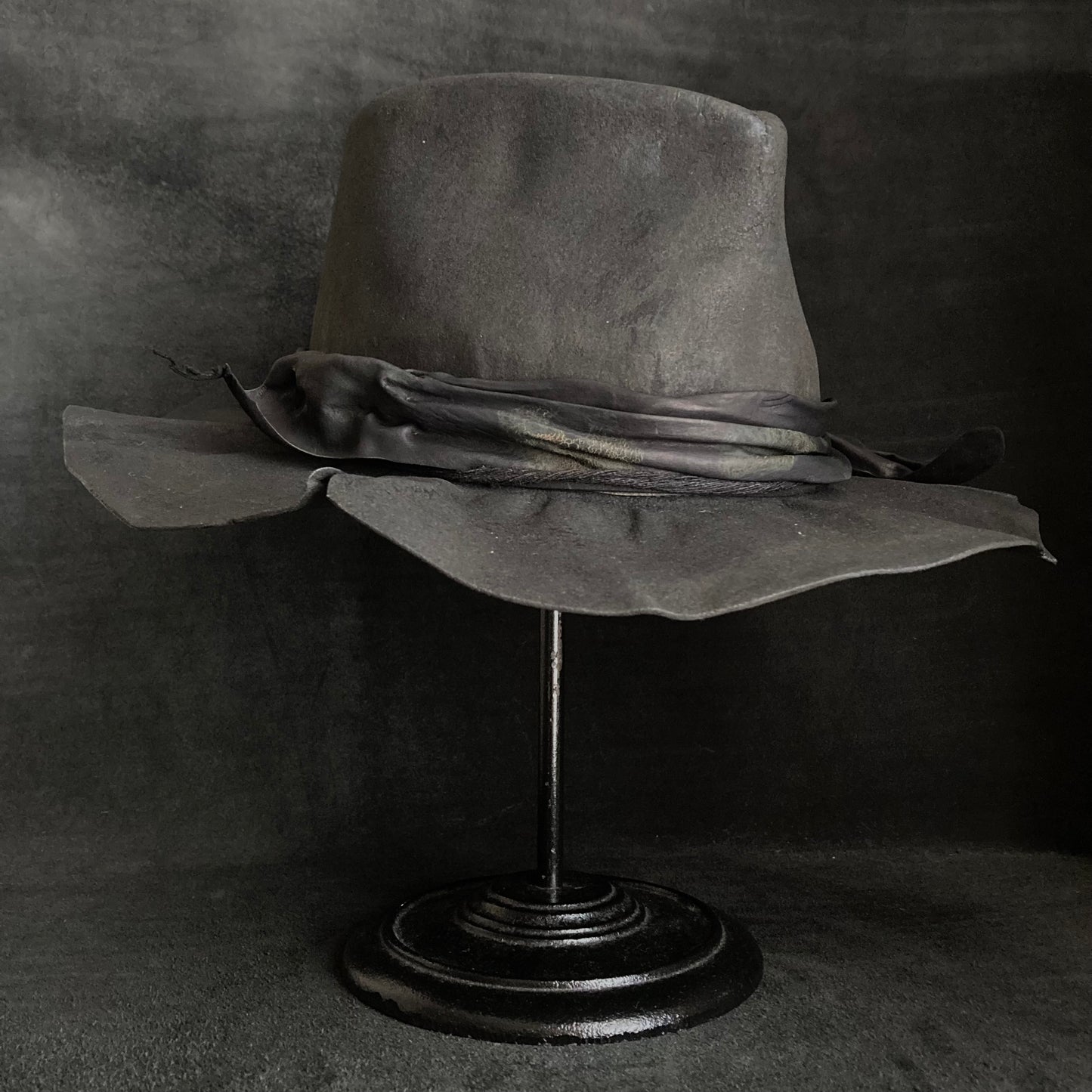 Charcoal mottled leather dull fedora hat