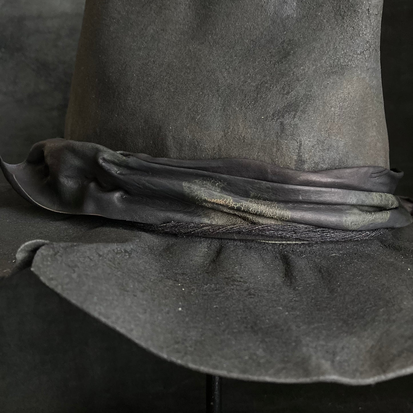 Charcoal mottled leather dull fedora hat