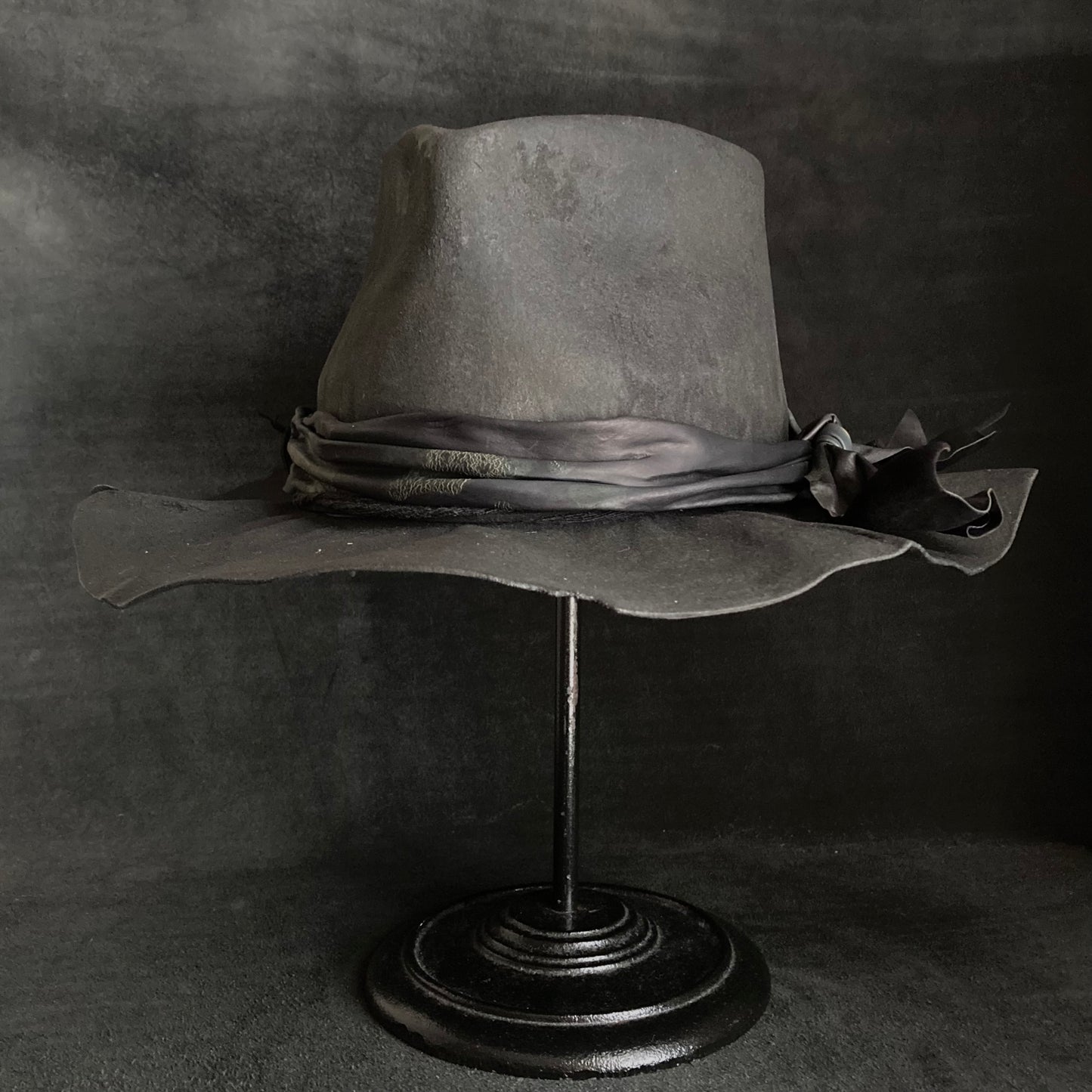 Charcoal mottled leather dull fedora hat