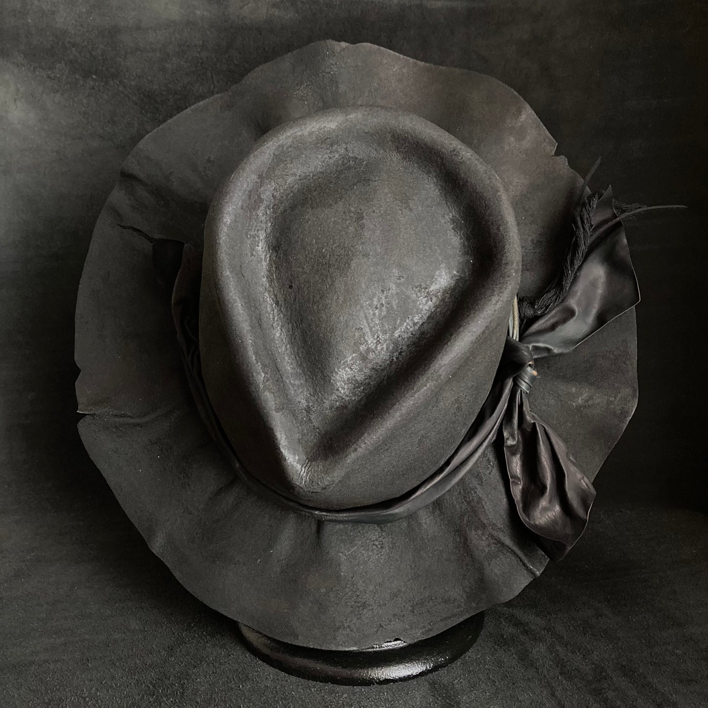 Charcoal mottled leather dull fedora hat