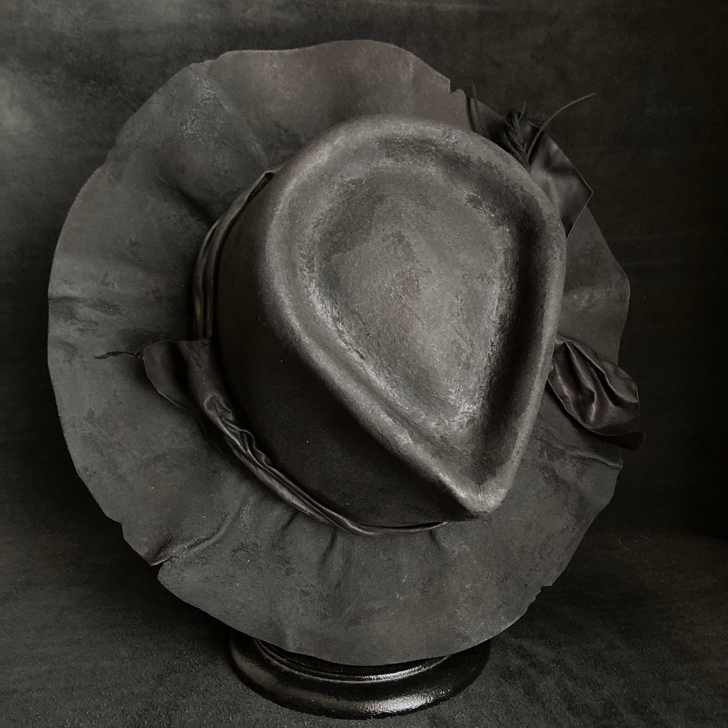 Charcoal mottled leather dull fedora hat