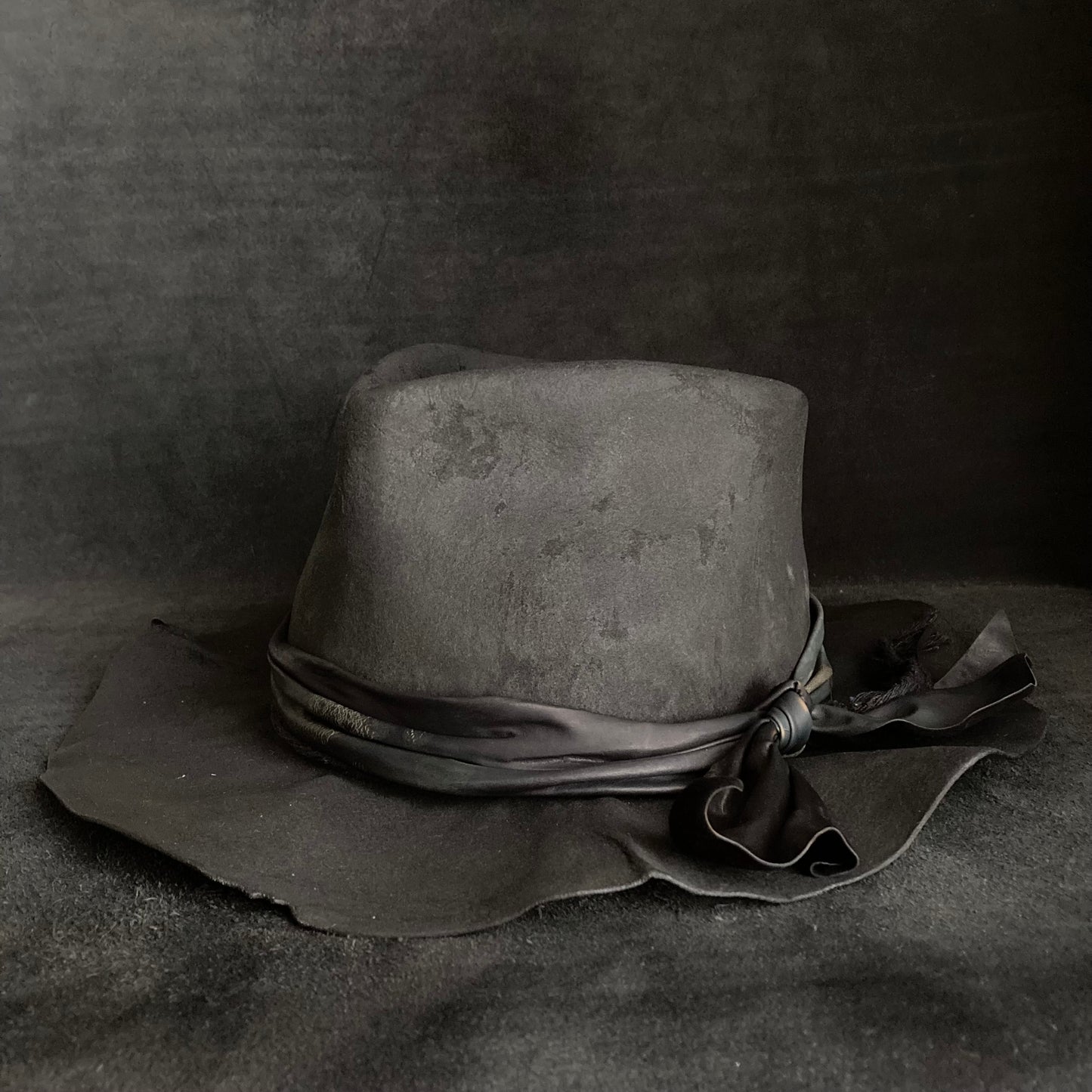Charcoal mottled leather dull fedora hat