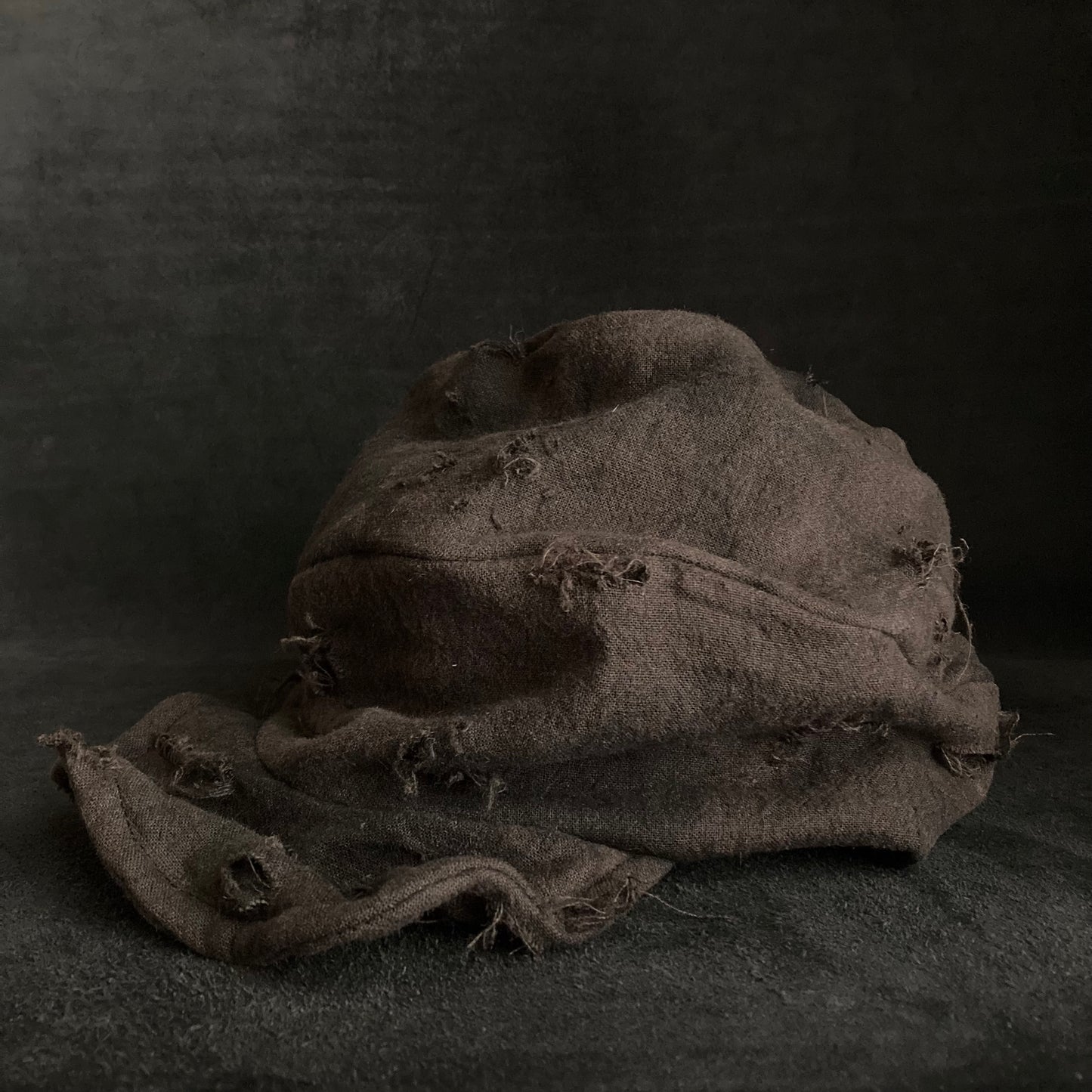 Cloudy dyeing dark brown damage turn cap