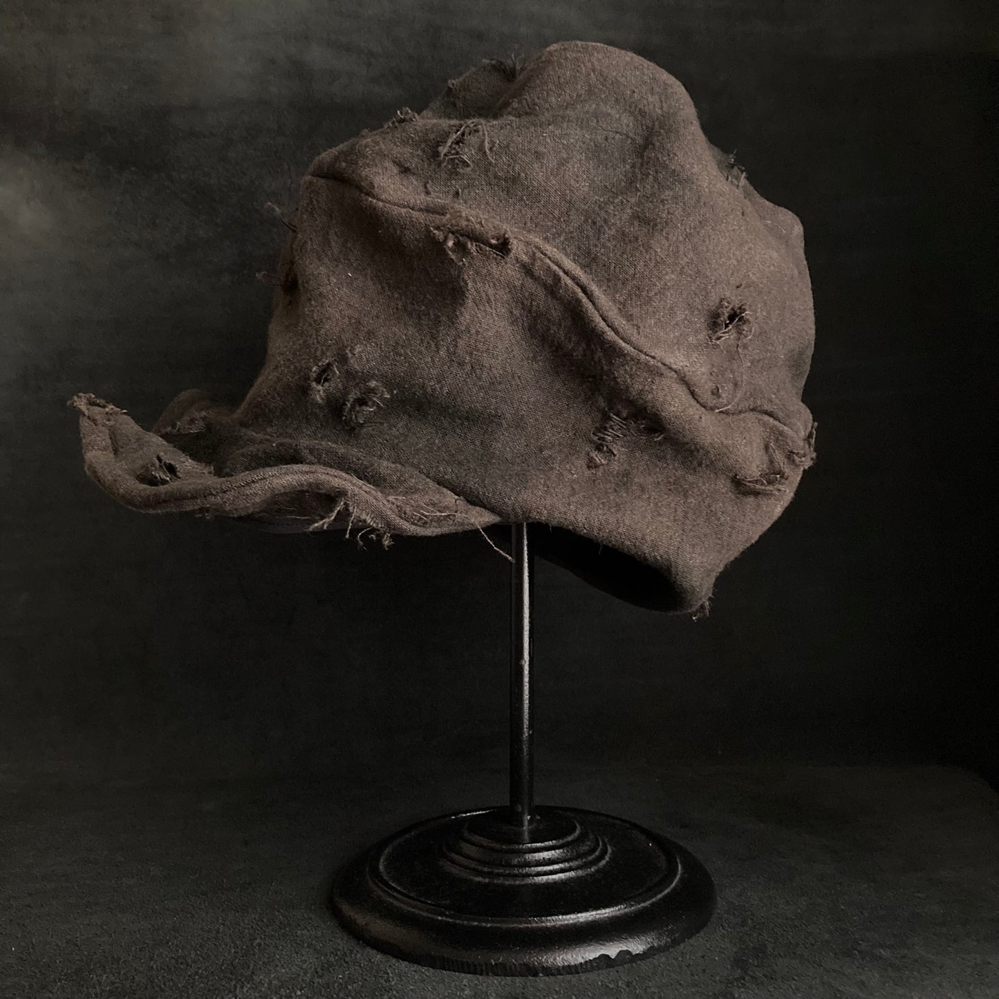 Cloudy dyeing dark brown damage turn cap