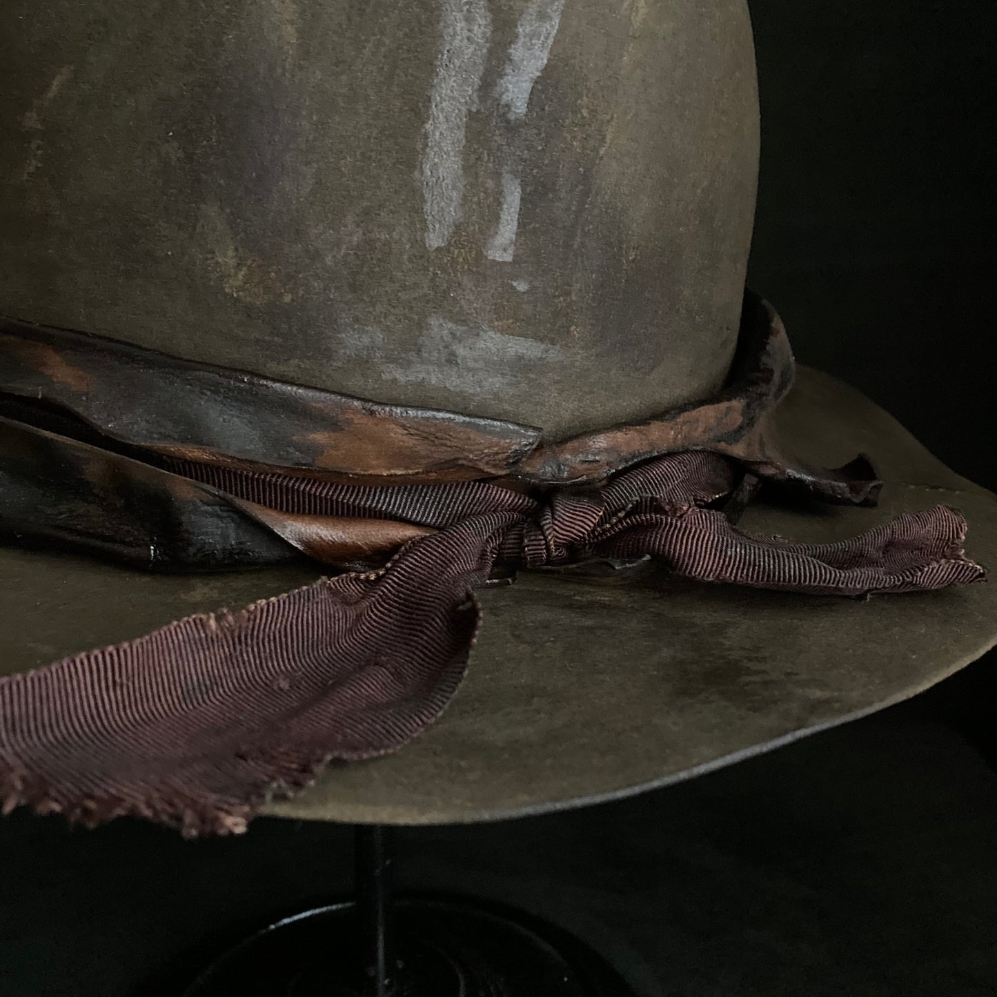 Burnt dark land hat