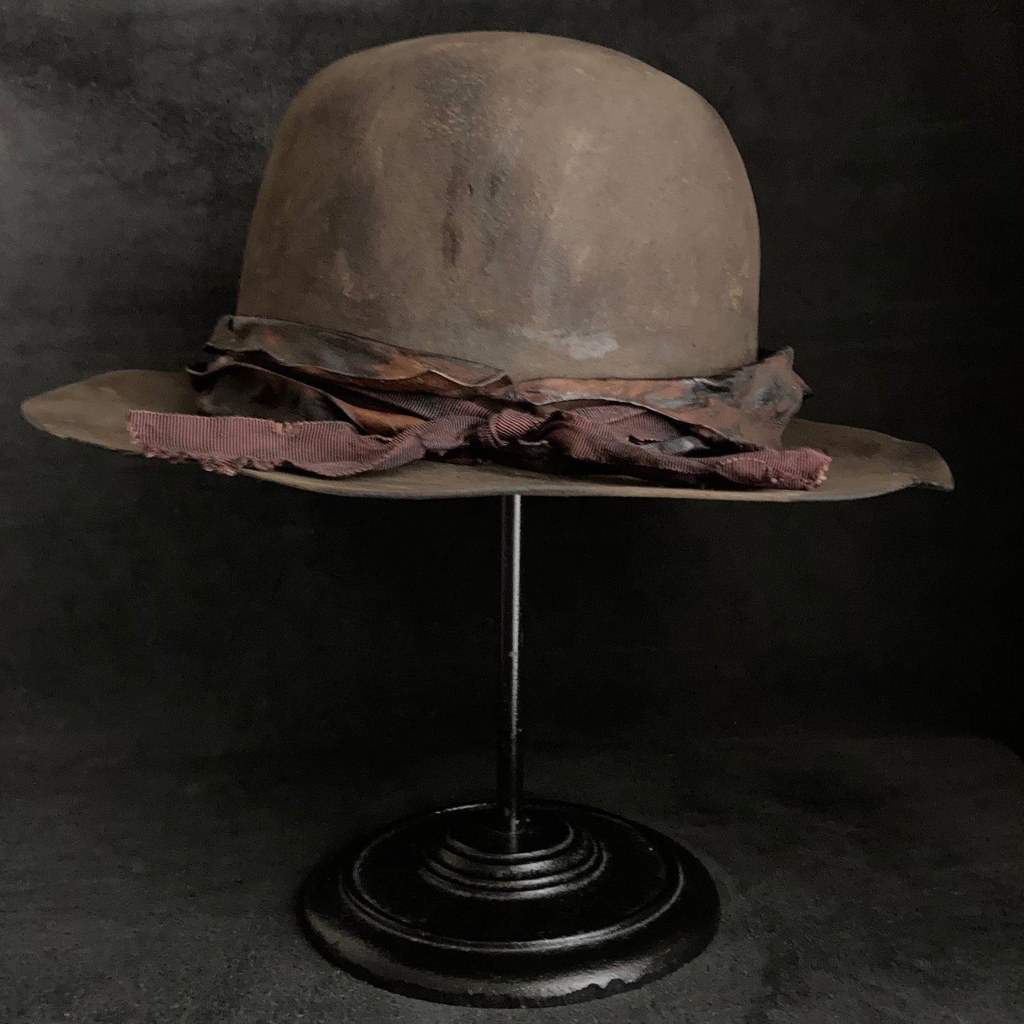 Burnt dark land hat