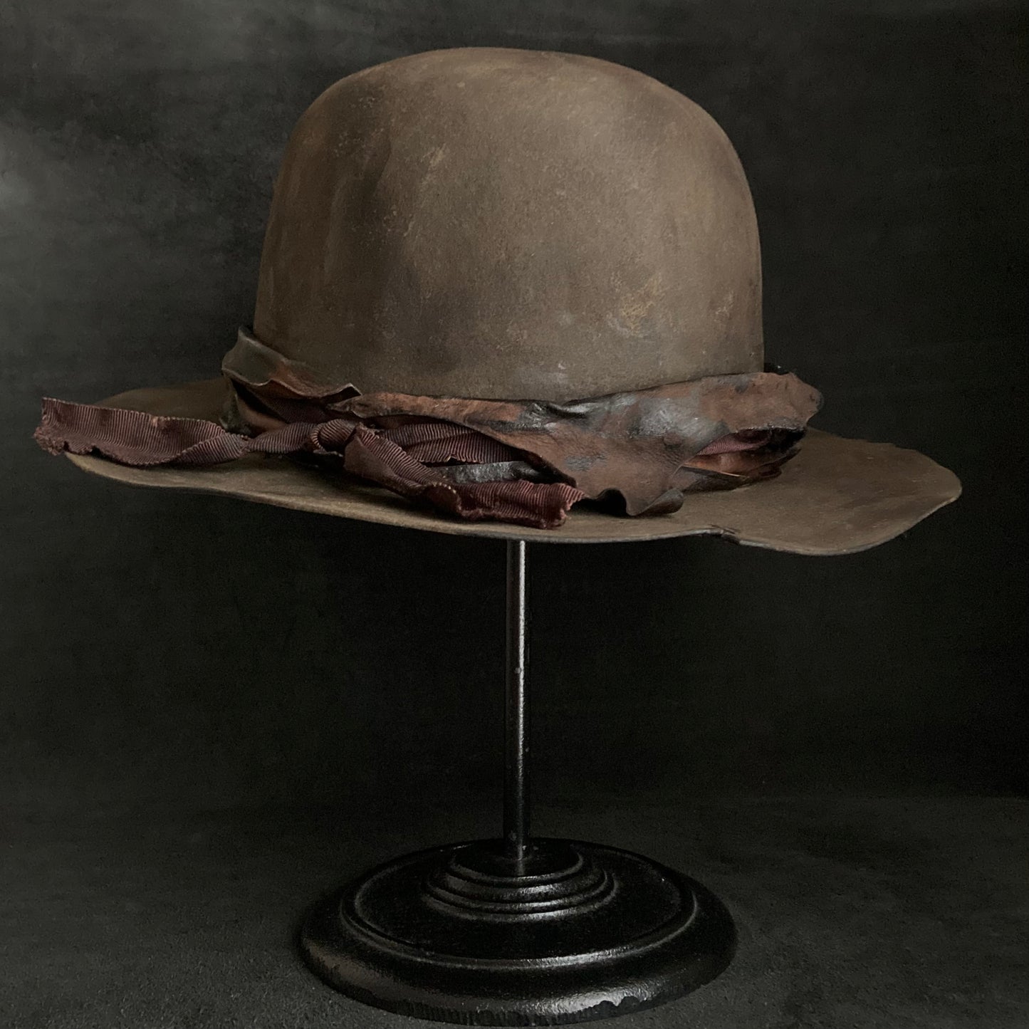 Burnt dark land hat