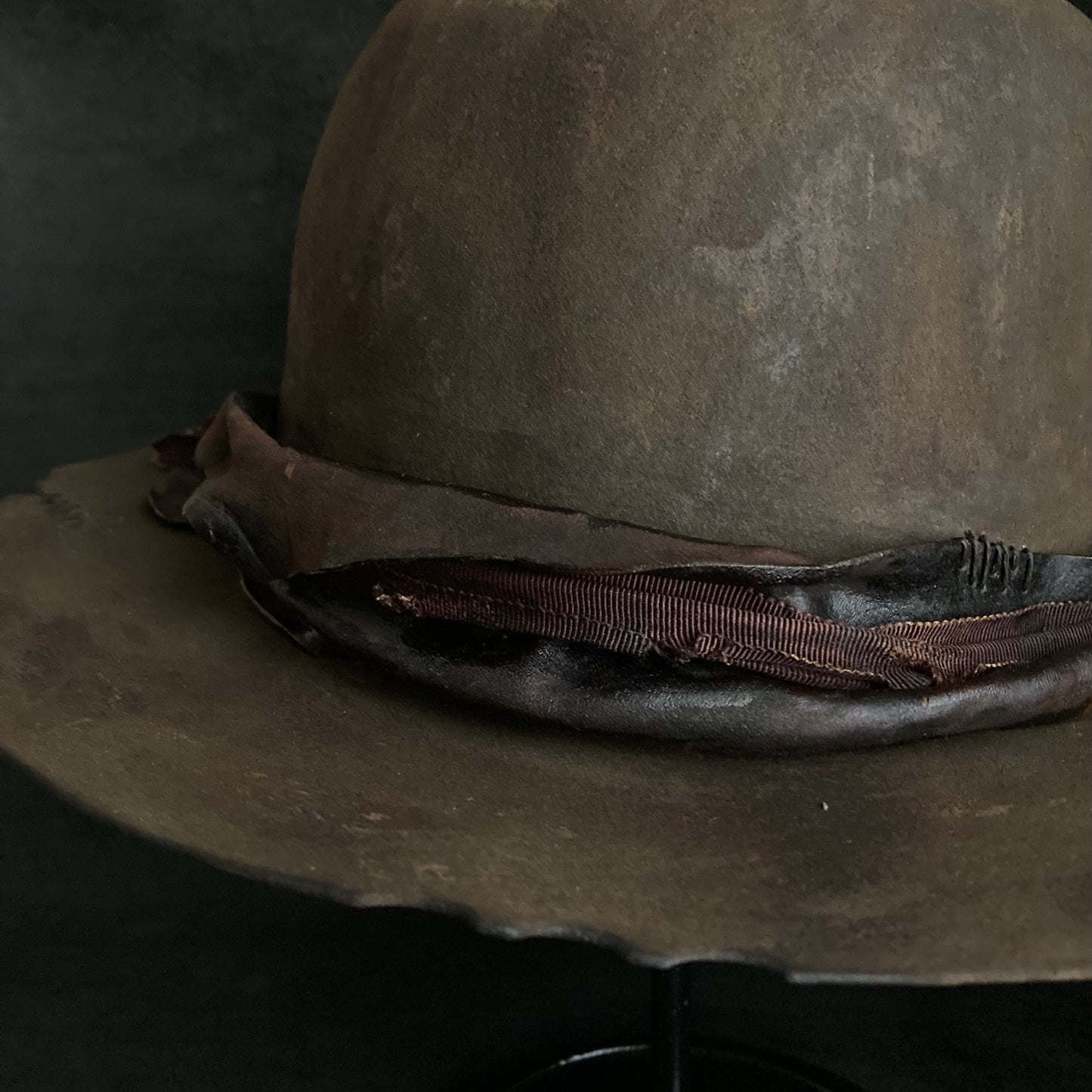 Burnt dark land hat