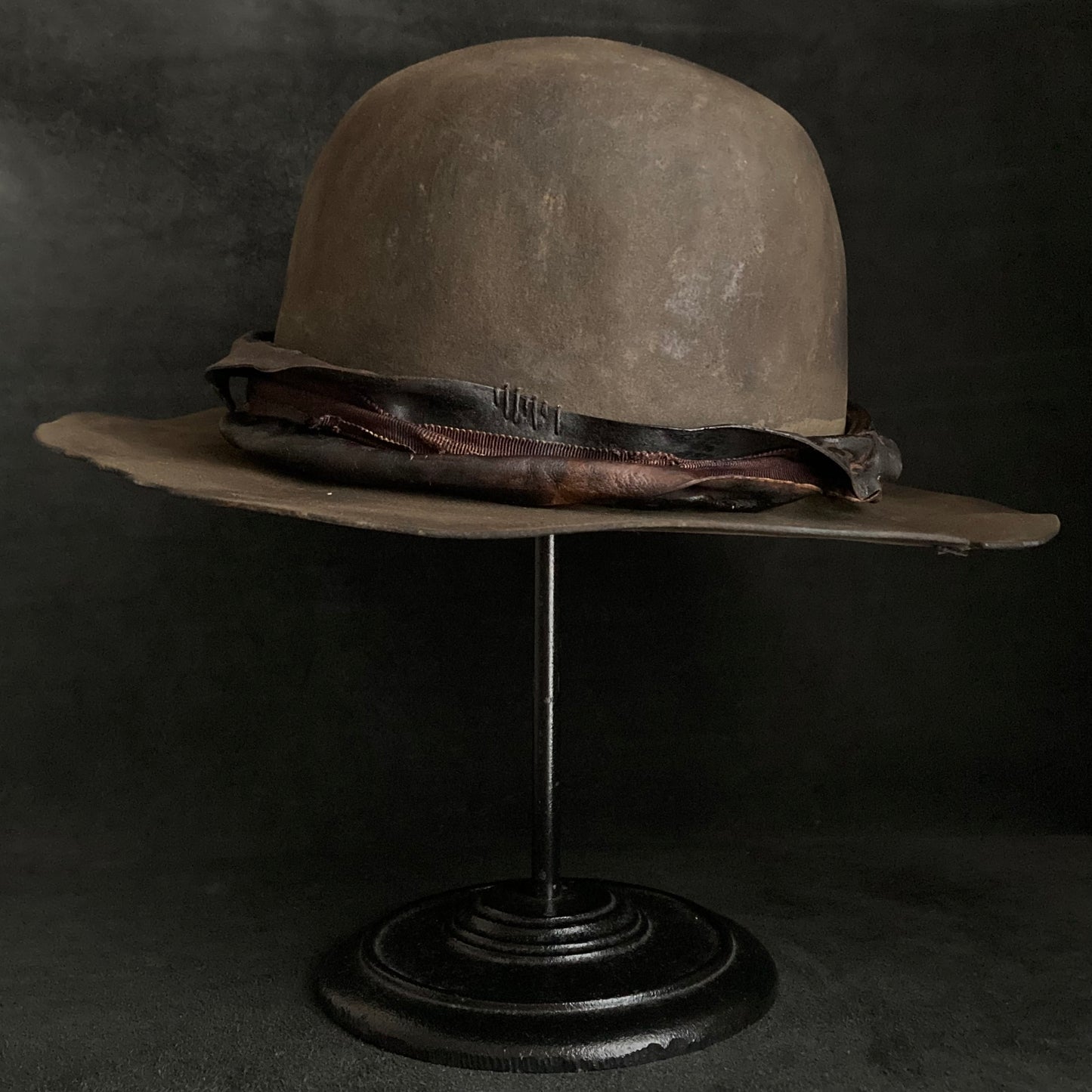 Burnt dark land hat