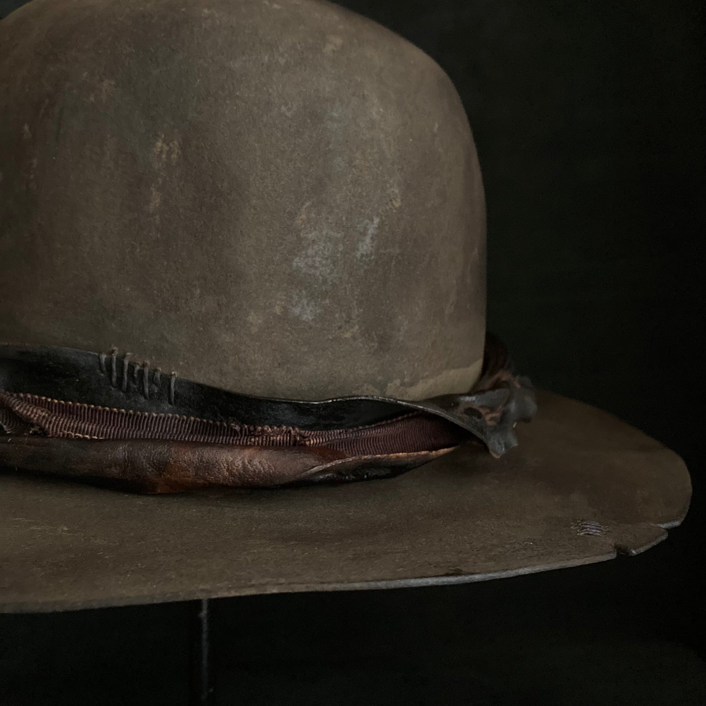 Burnt dark land hat