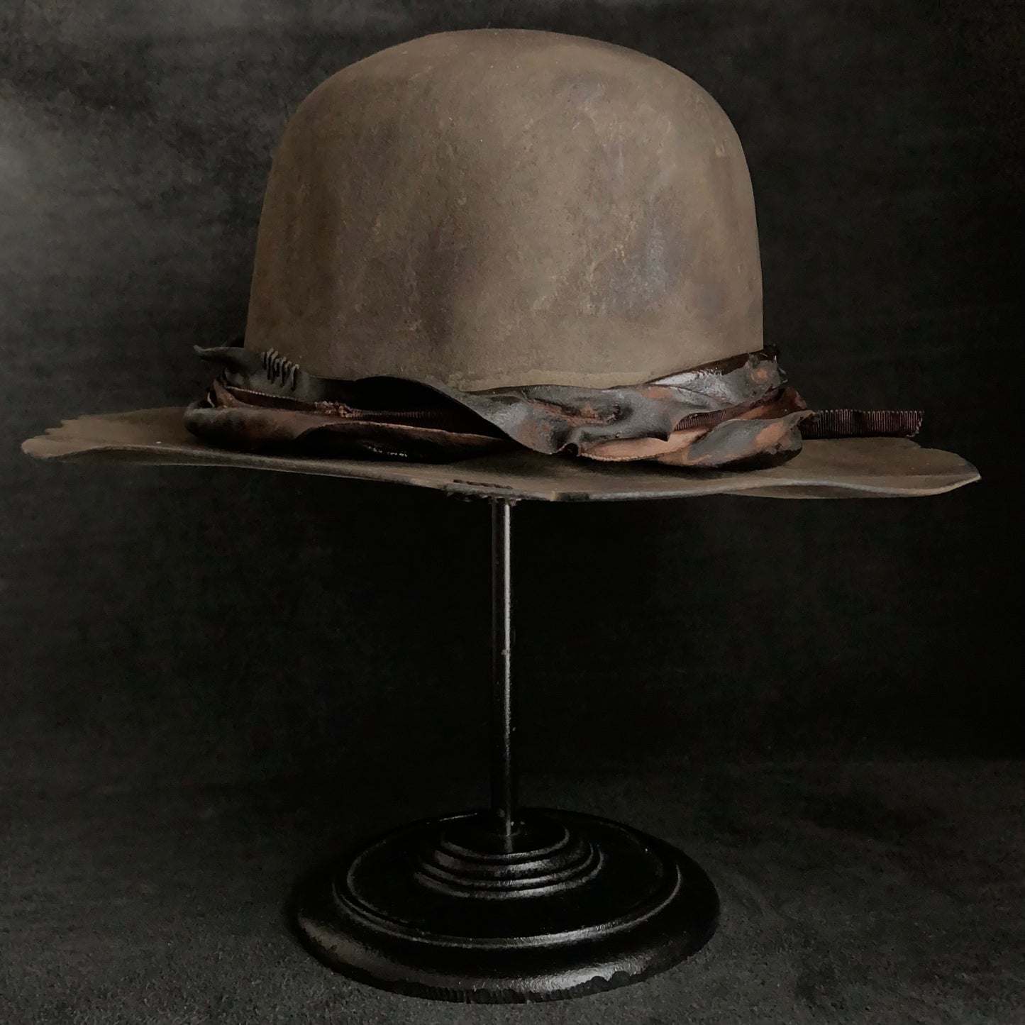 Burnt dark land hat