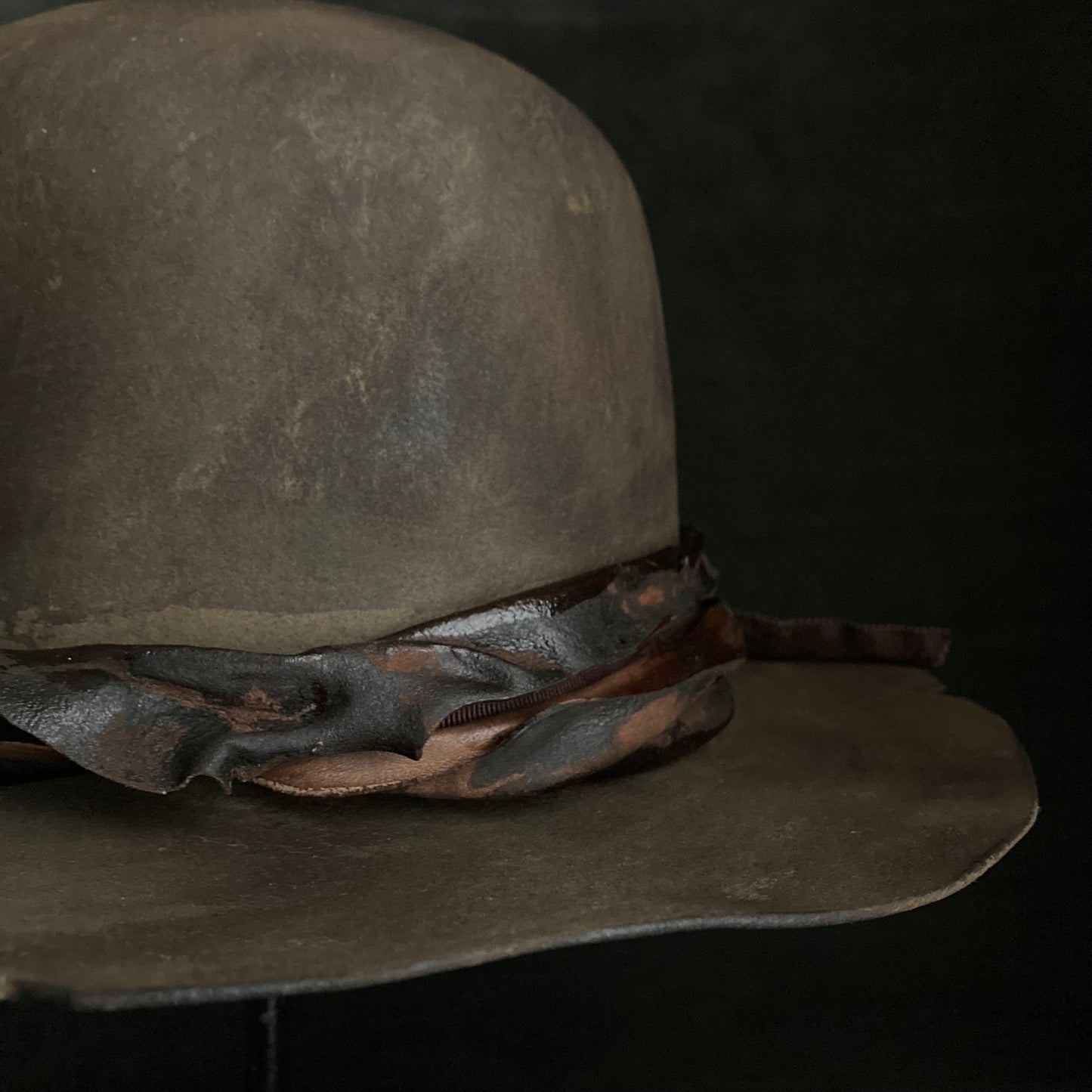 Burnt dark land hat