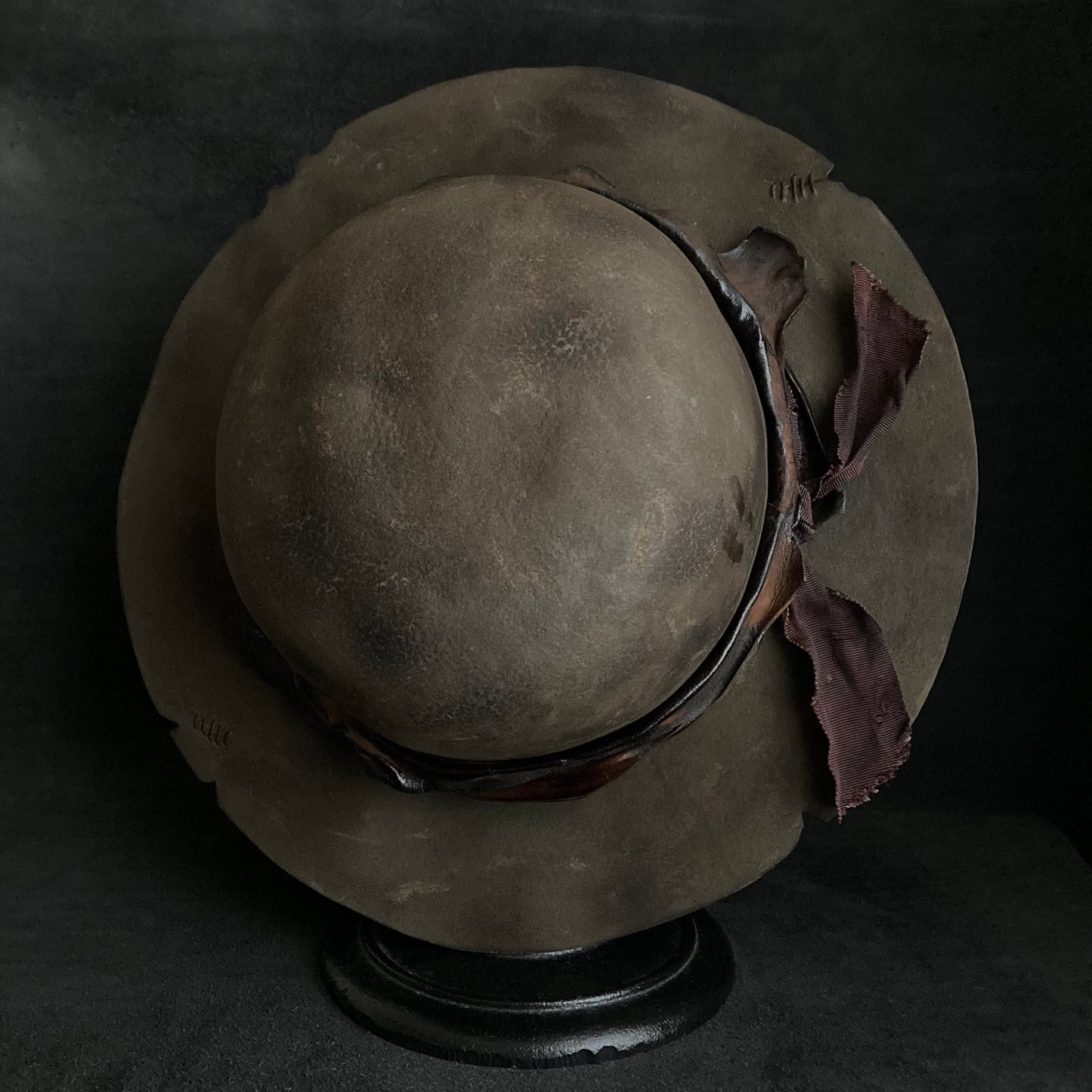 Burnt dark land hat