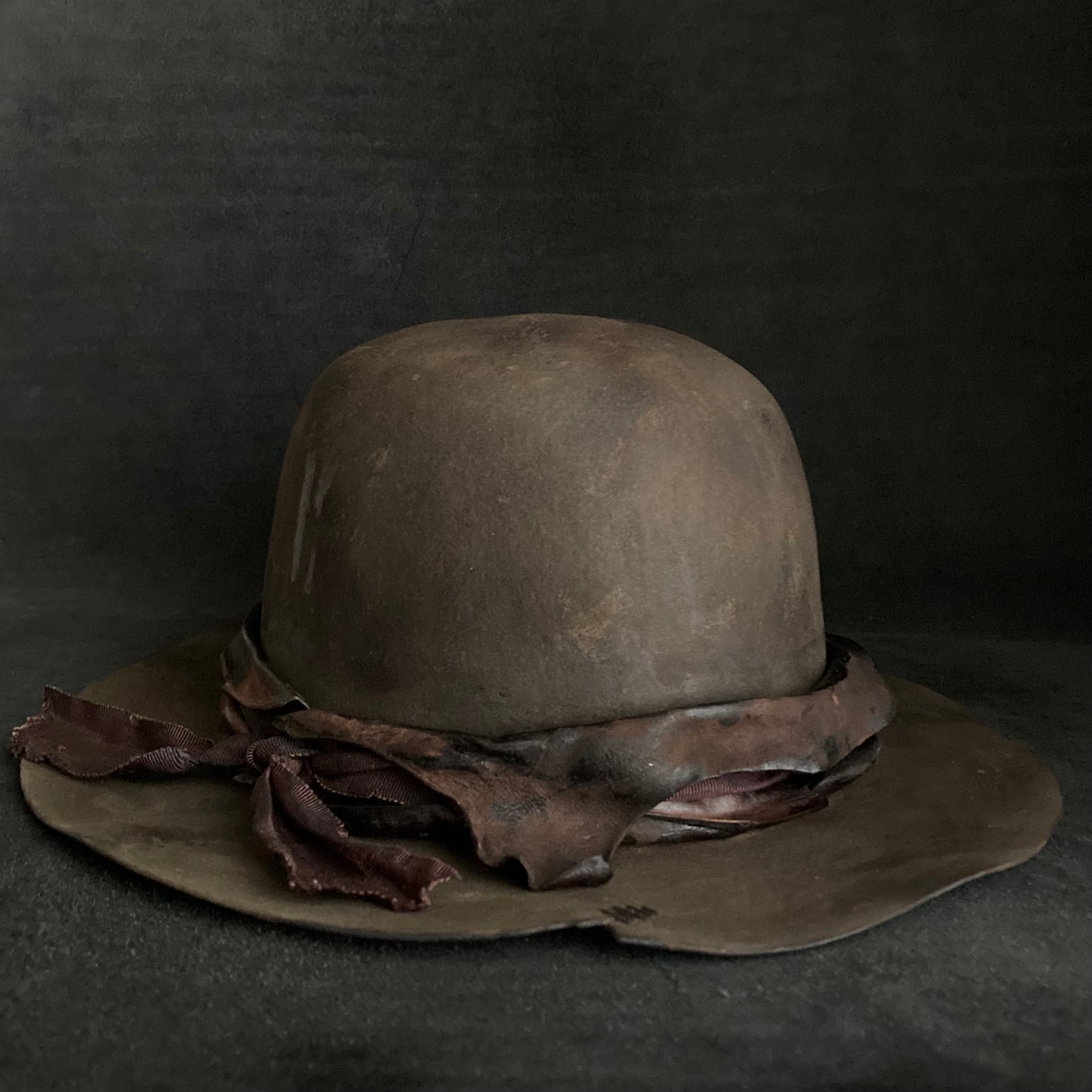 Burnt dark land hat