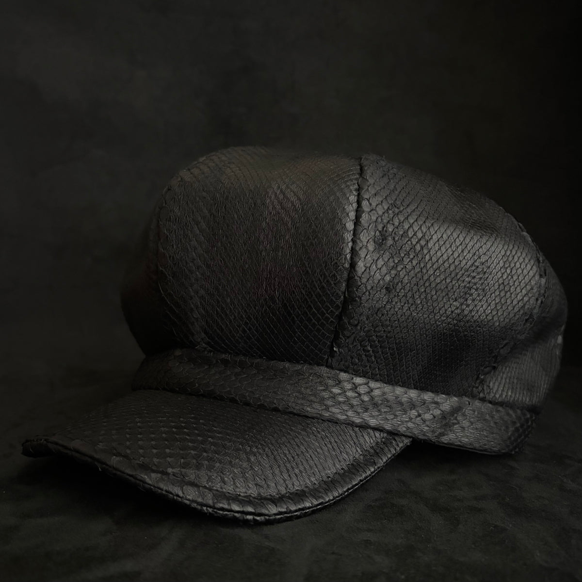 Snake black leather casquette