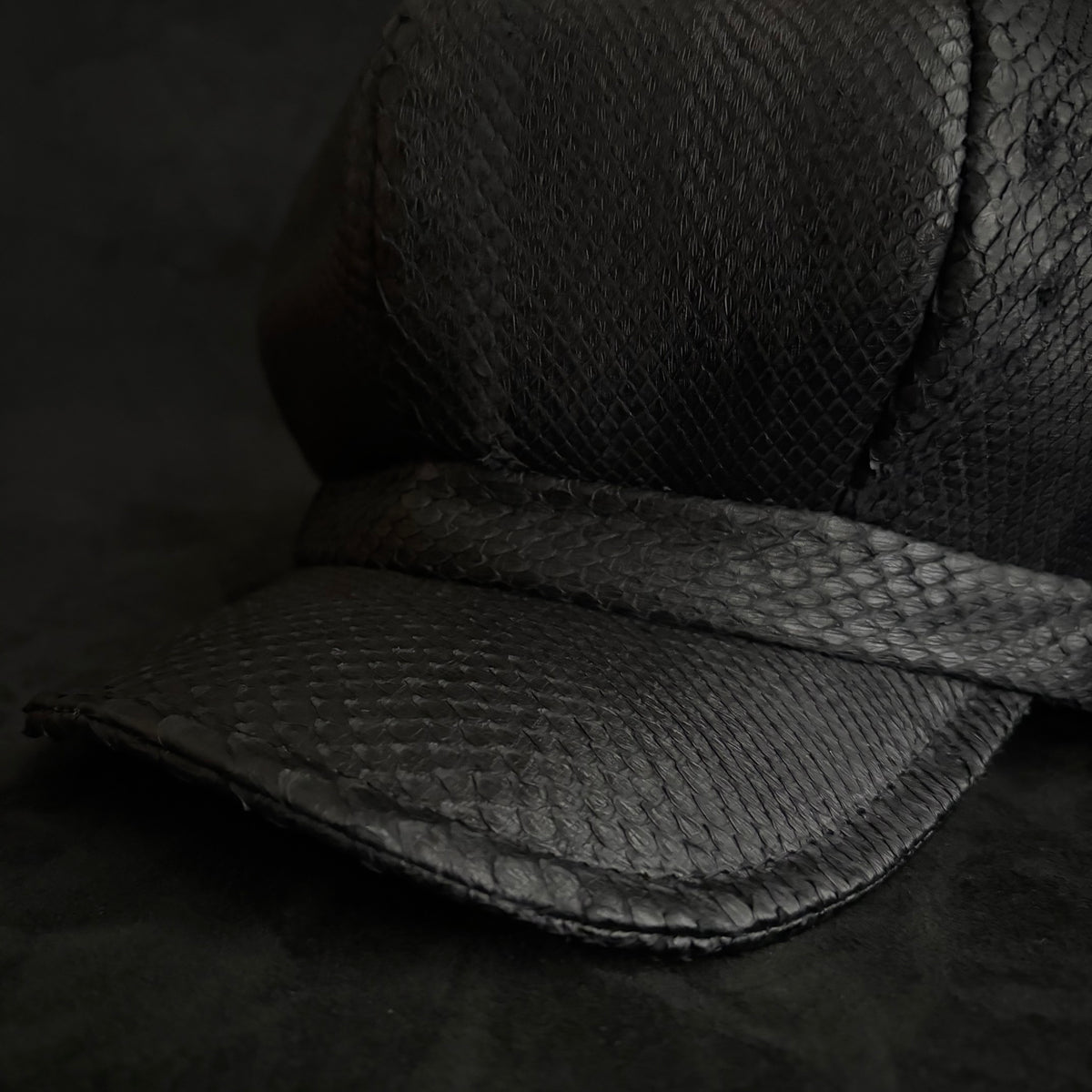 Snake black leather casquette