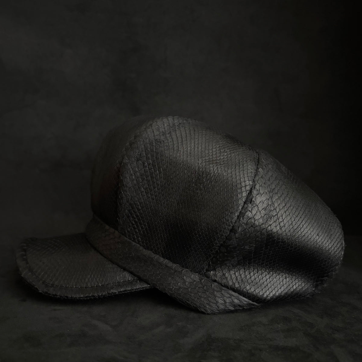 Snake black leather casquette