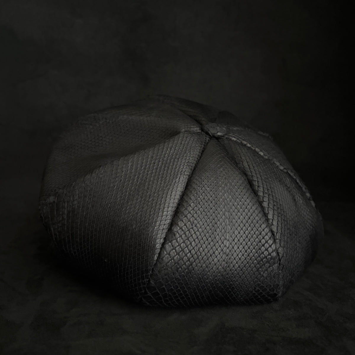 Snake black leather casquette