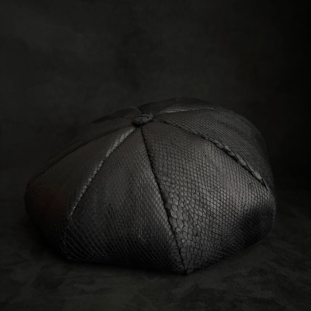 Snake black leather casquette