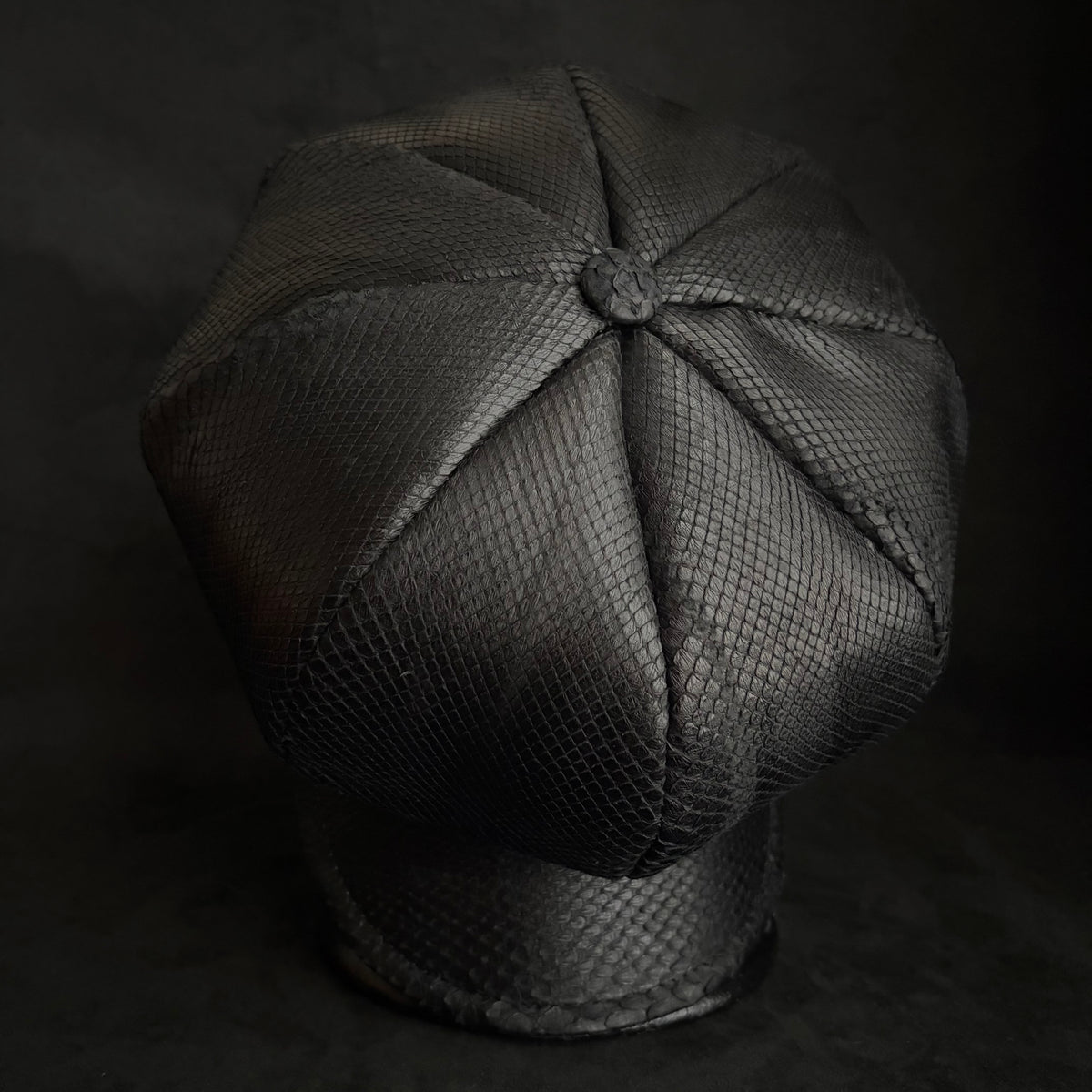 Snake black leather casquette