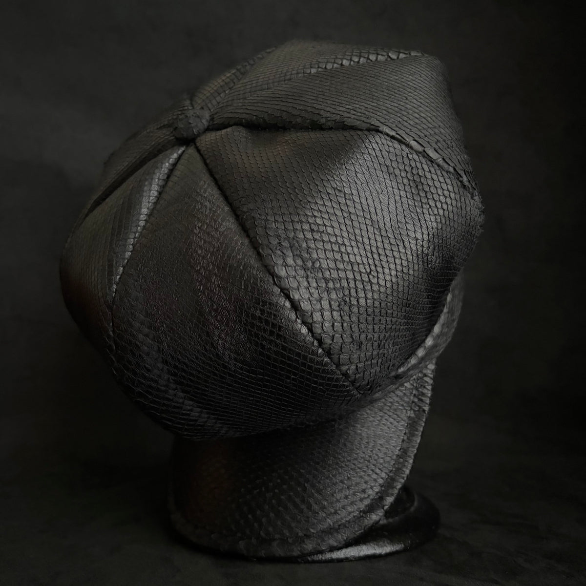 Snake black leather casquette
