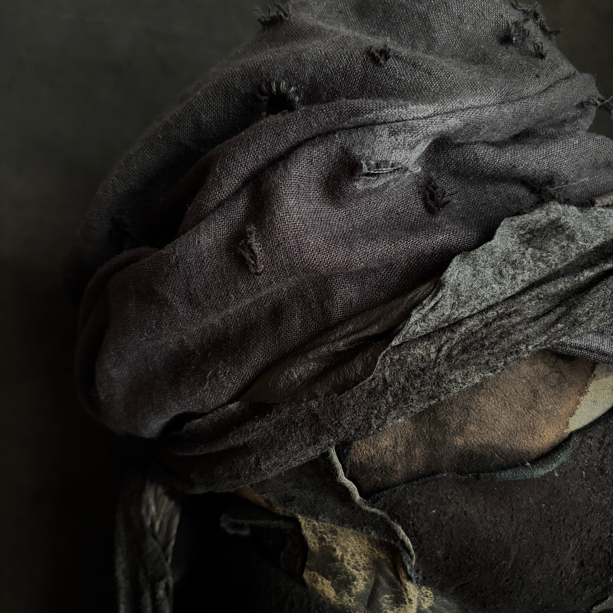 Black linen damage martial turn cap