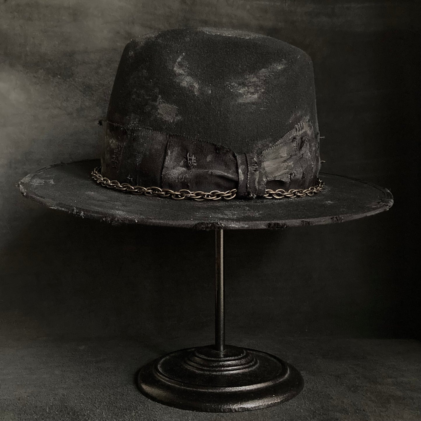 Stain paint western chain hat