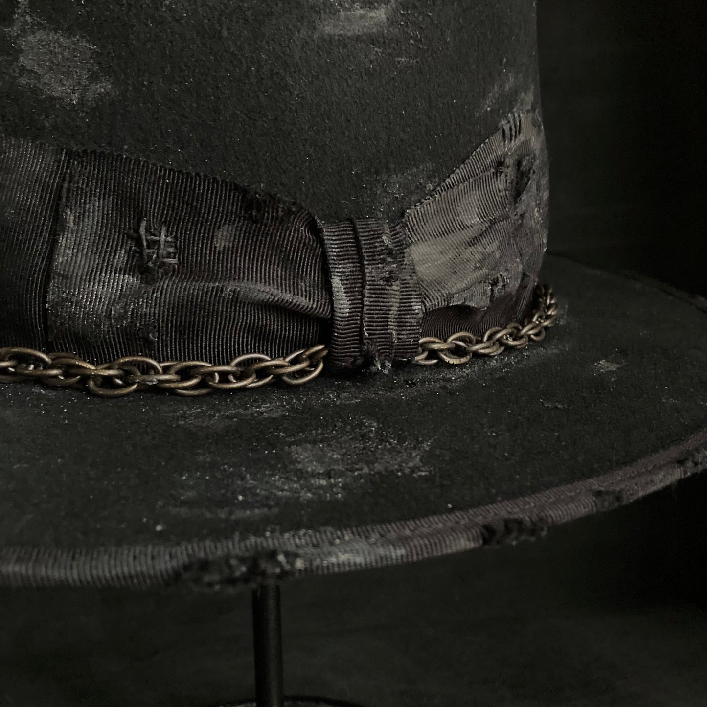Stain paint western chain hat