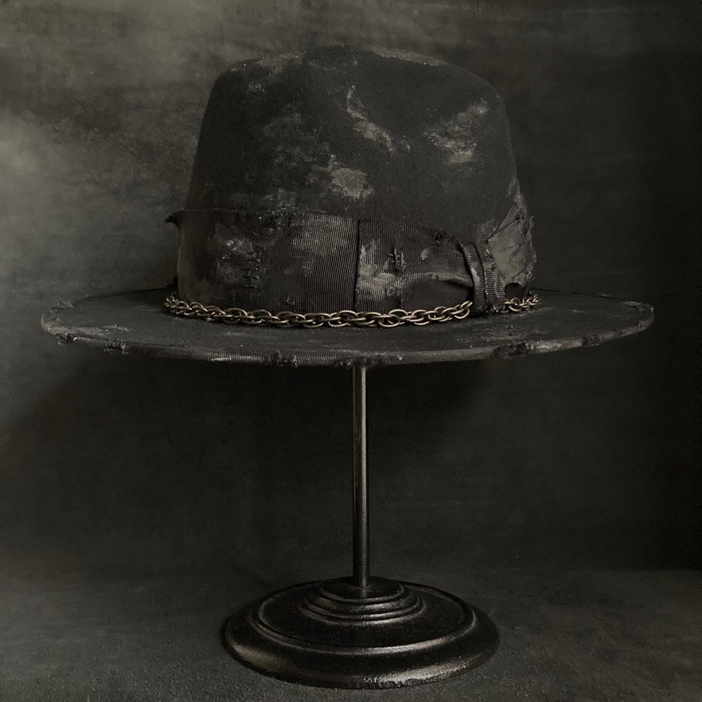 Stain paint western chain hat