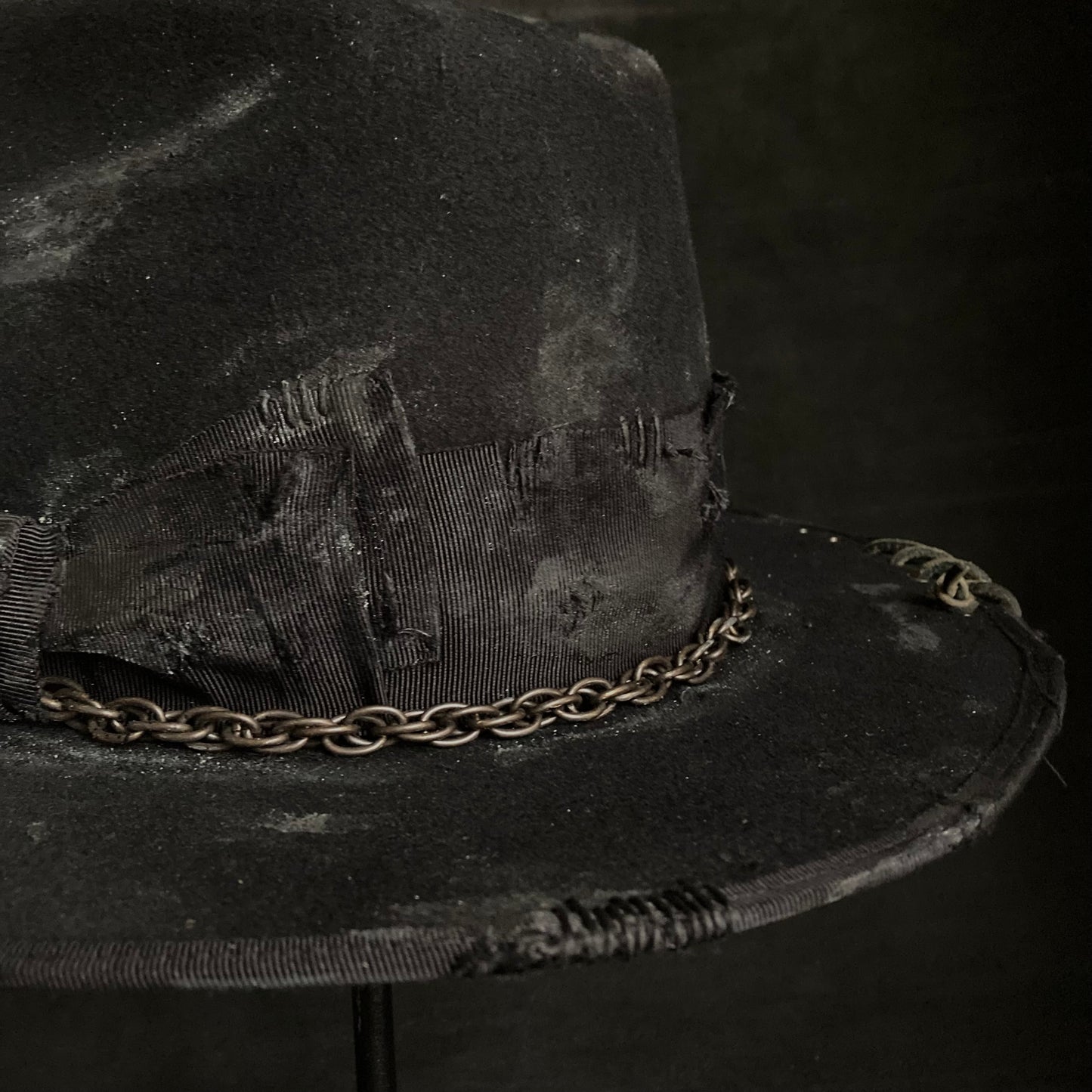 Stain paint western chain hat