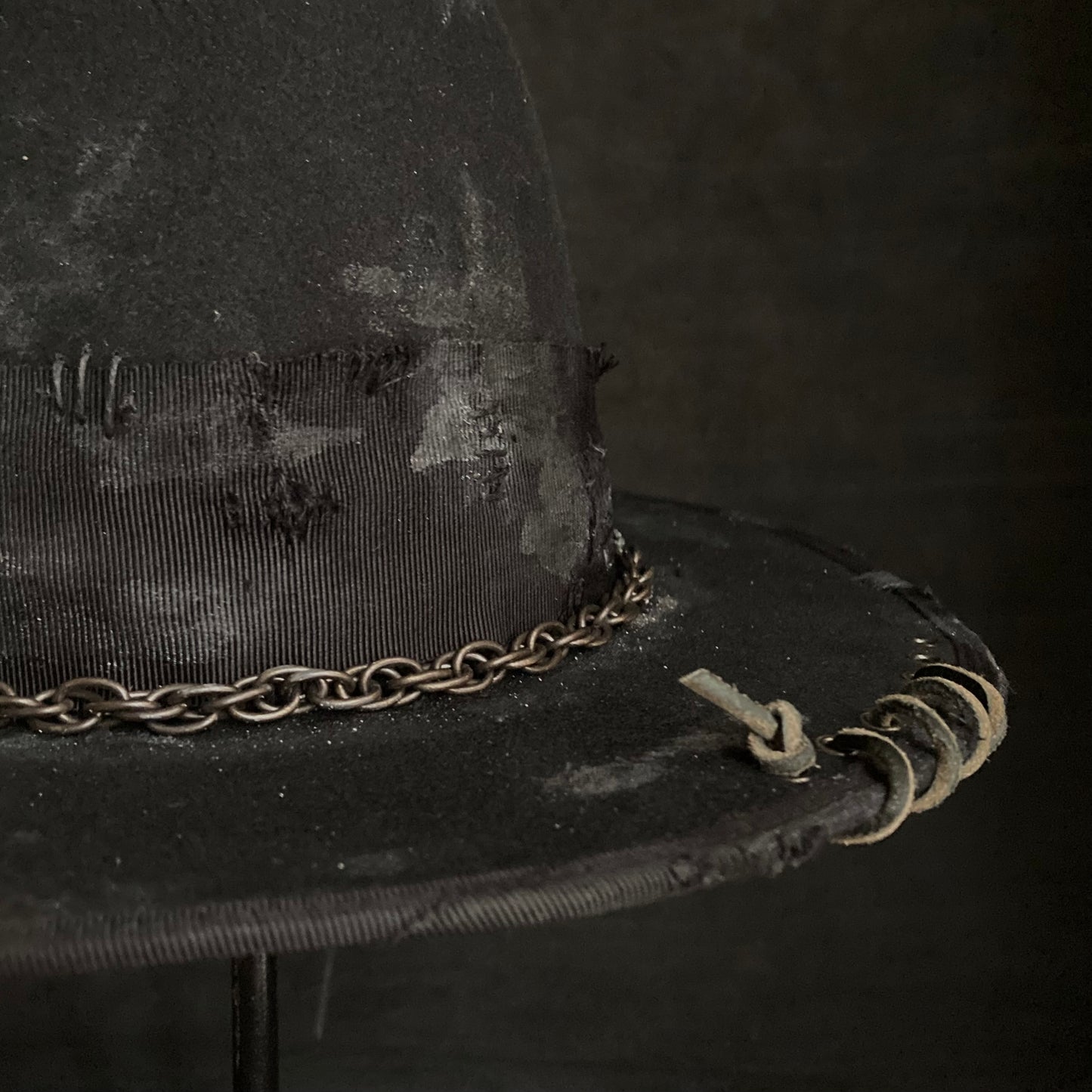 Stain paint western chain hat