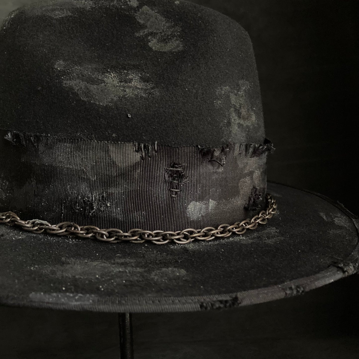 Stain paint western chain hat