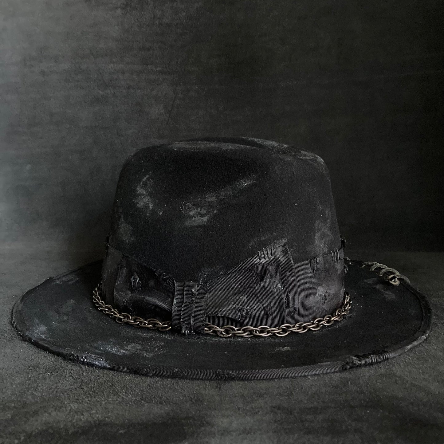 Stain paint western chain hat