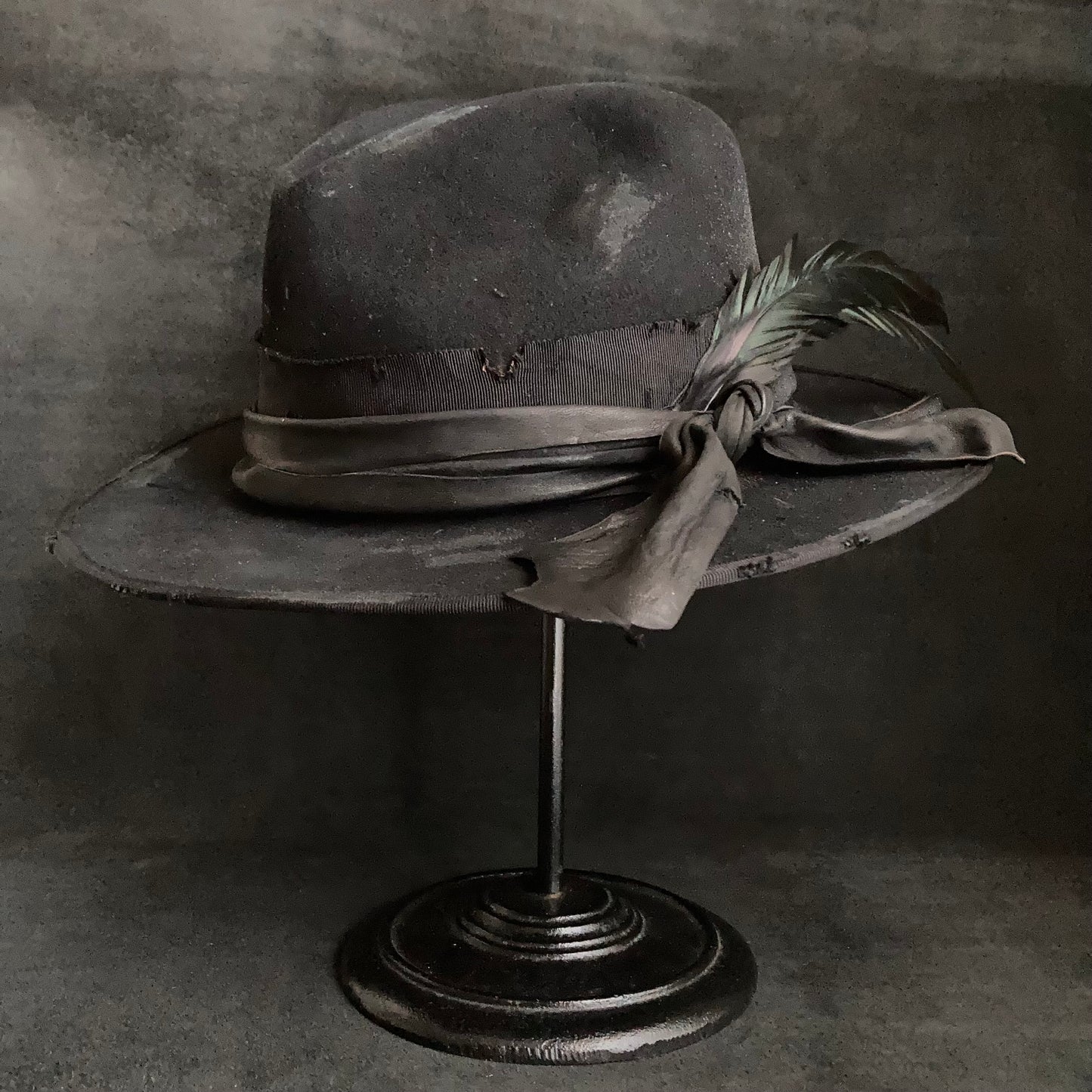 Wing dirt black fedora hat