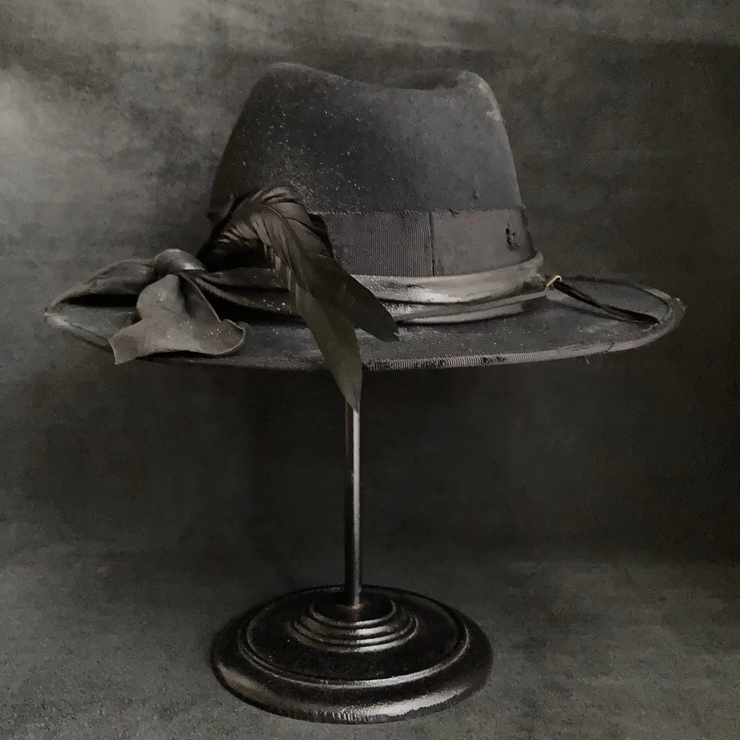 Wing dirt black fedora hat